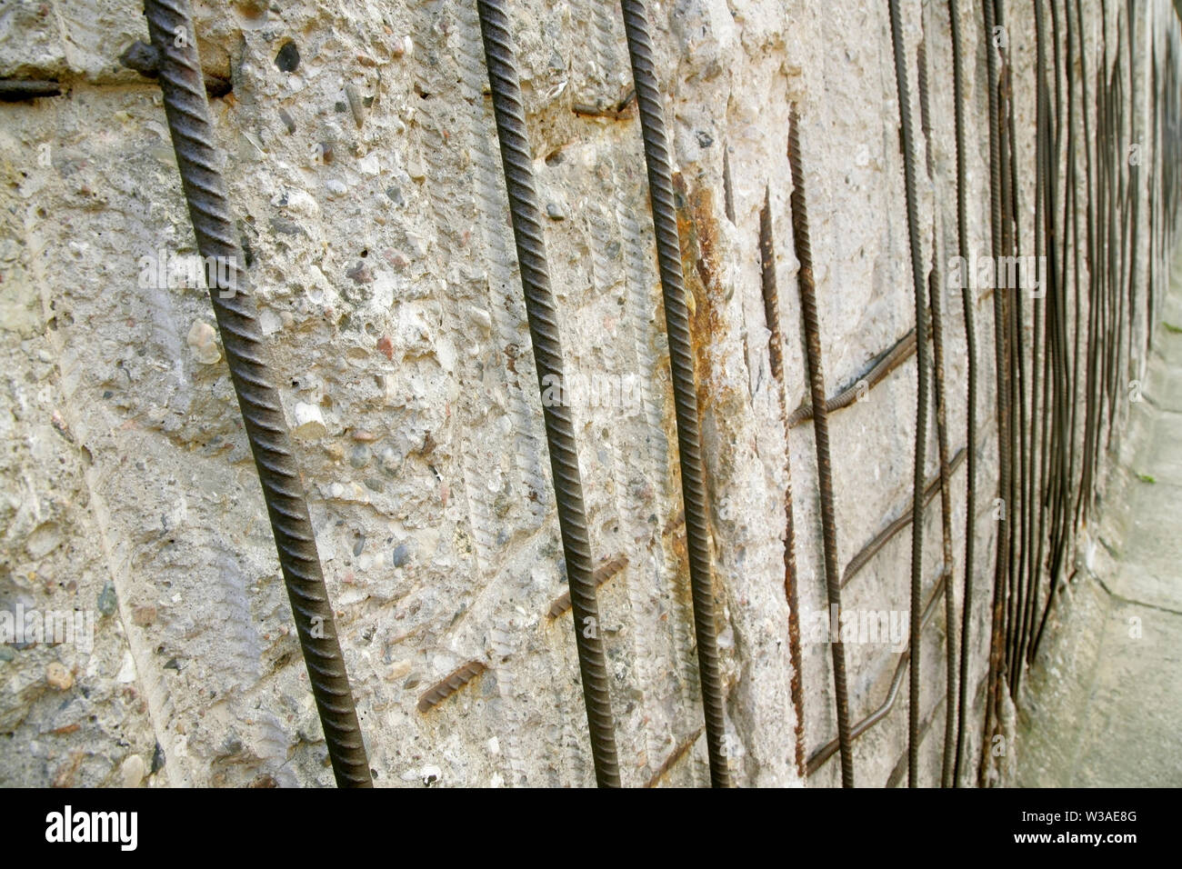 Abschnitte der demontierten Berliner Mauer an der Bernauer Straße, Berlin, Deutschland. Stockfoto