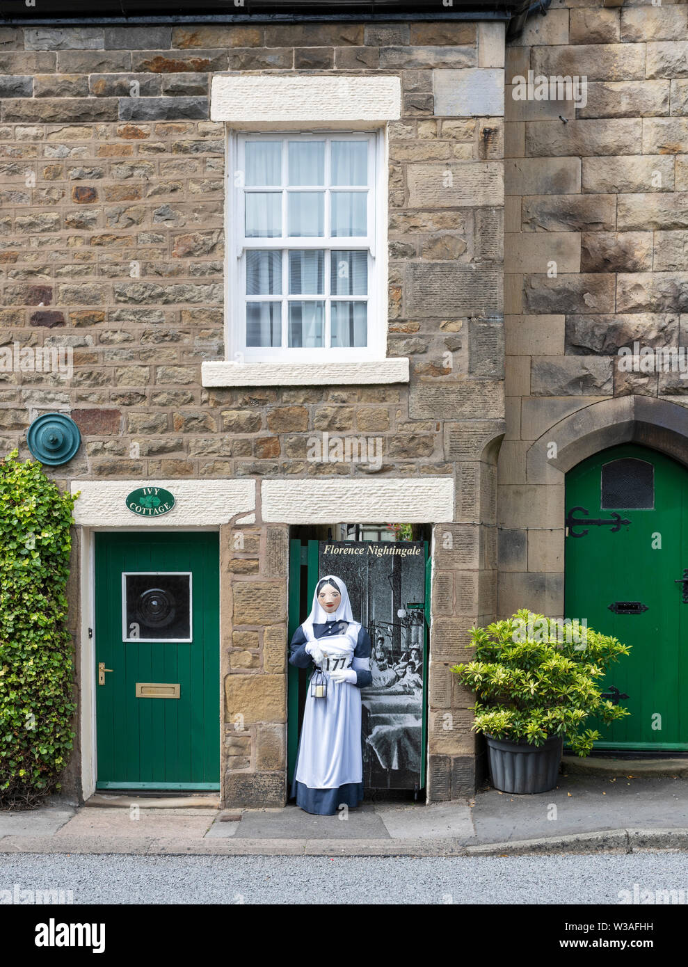 Eine Ausstellung am Garstang Scarecrow Festival. Florence Nightingale in Ihrem Krankenschwestern einheitliche Stockfoto