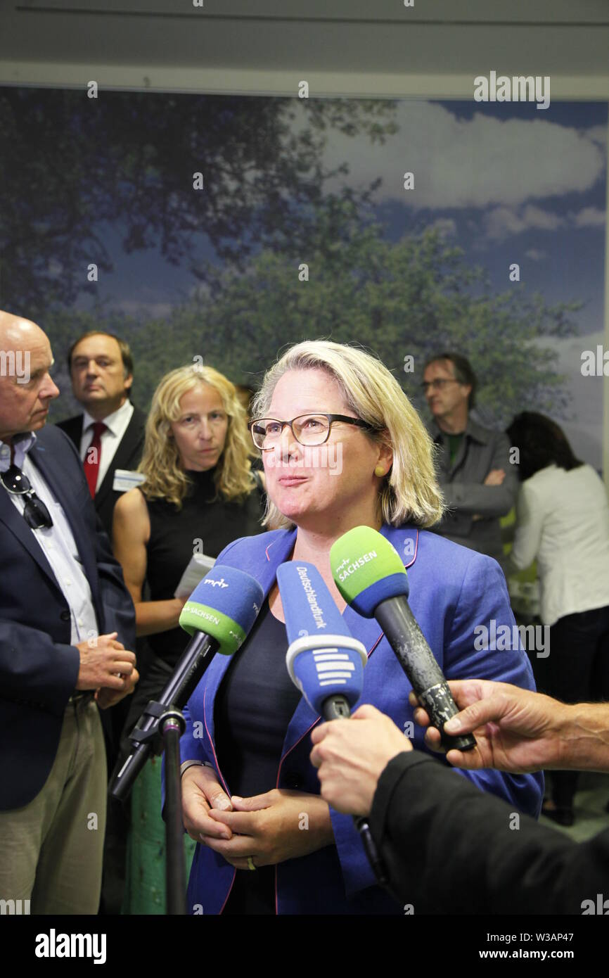 Bundesumweltministerin Svenja Schulze beim 206-Dokumentationen - und Beratungsstelle des Bundes zum Thema Wolf im DBBW. Görlitz, 08.07.2019 Stockfoto