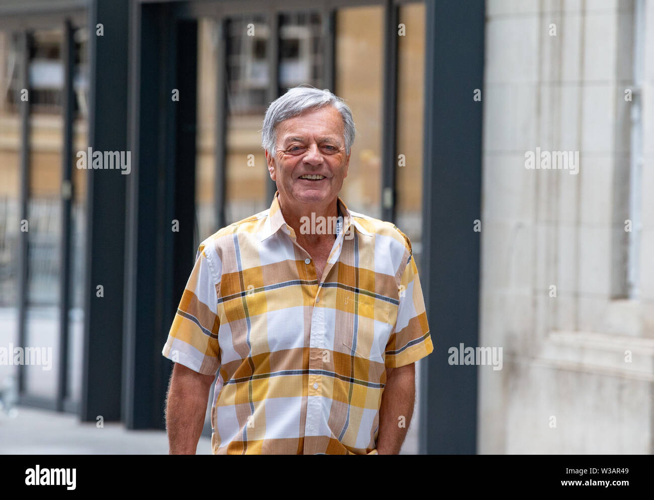 London, Großbritannien. 14. Juli, 2019. Legendäre Disc Jockey, Tony Blackburn, kommt an der BBC-Studios. Credit: Tommy London/Alamy leben Nachrichten Stockfoto