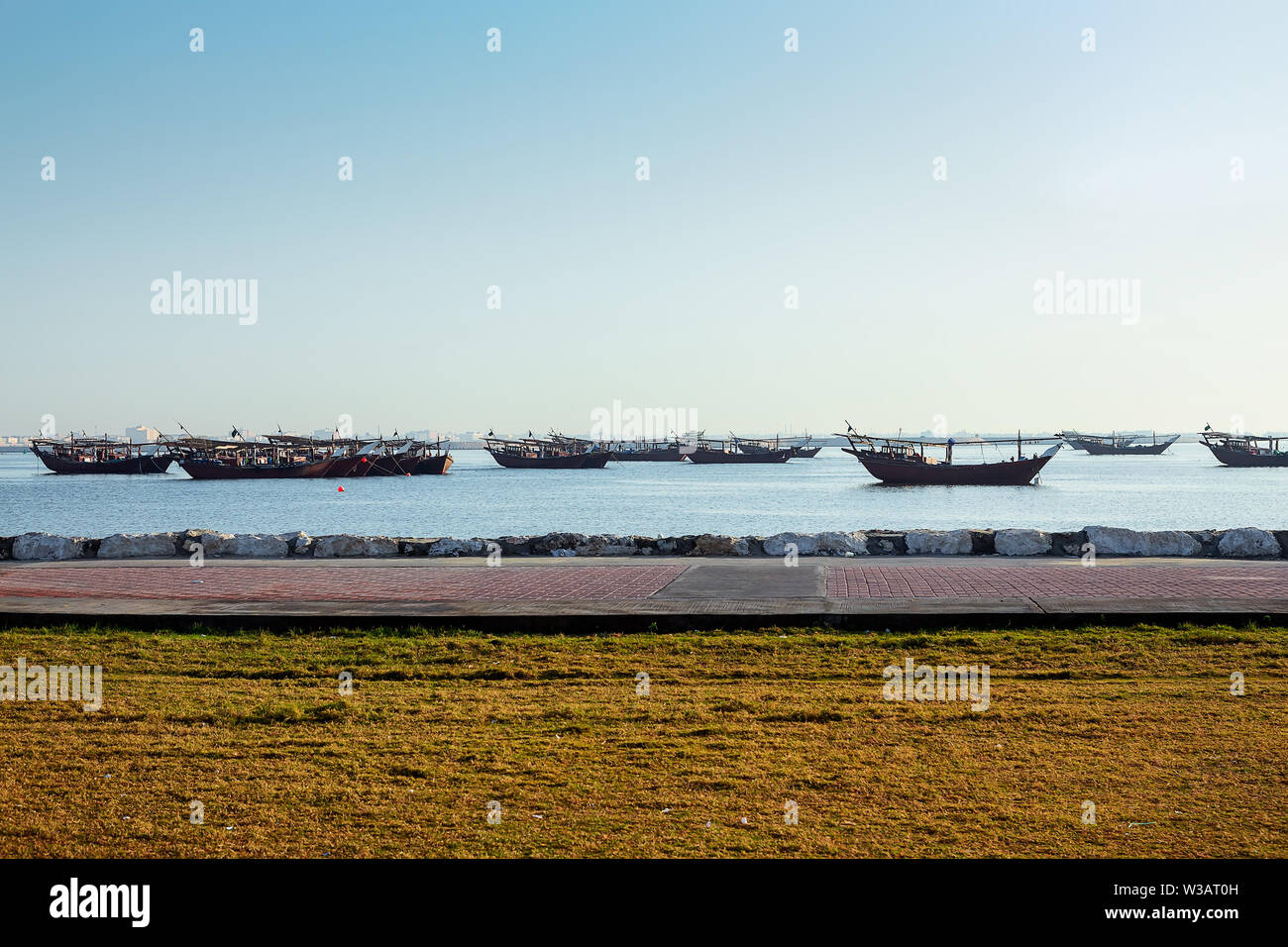 Morgen Zeit Boot im Meer. Dammam, Saudi-Arabien Stockfoto