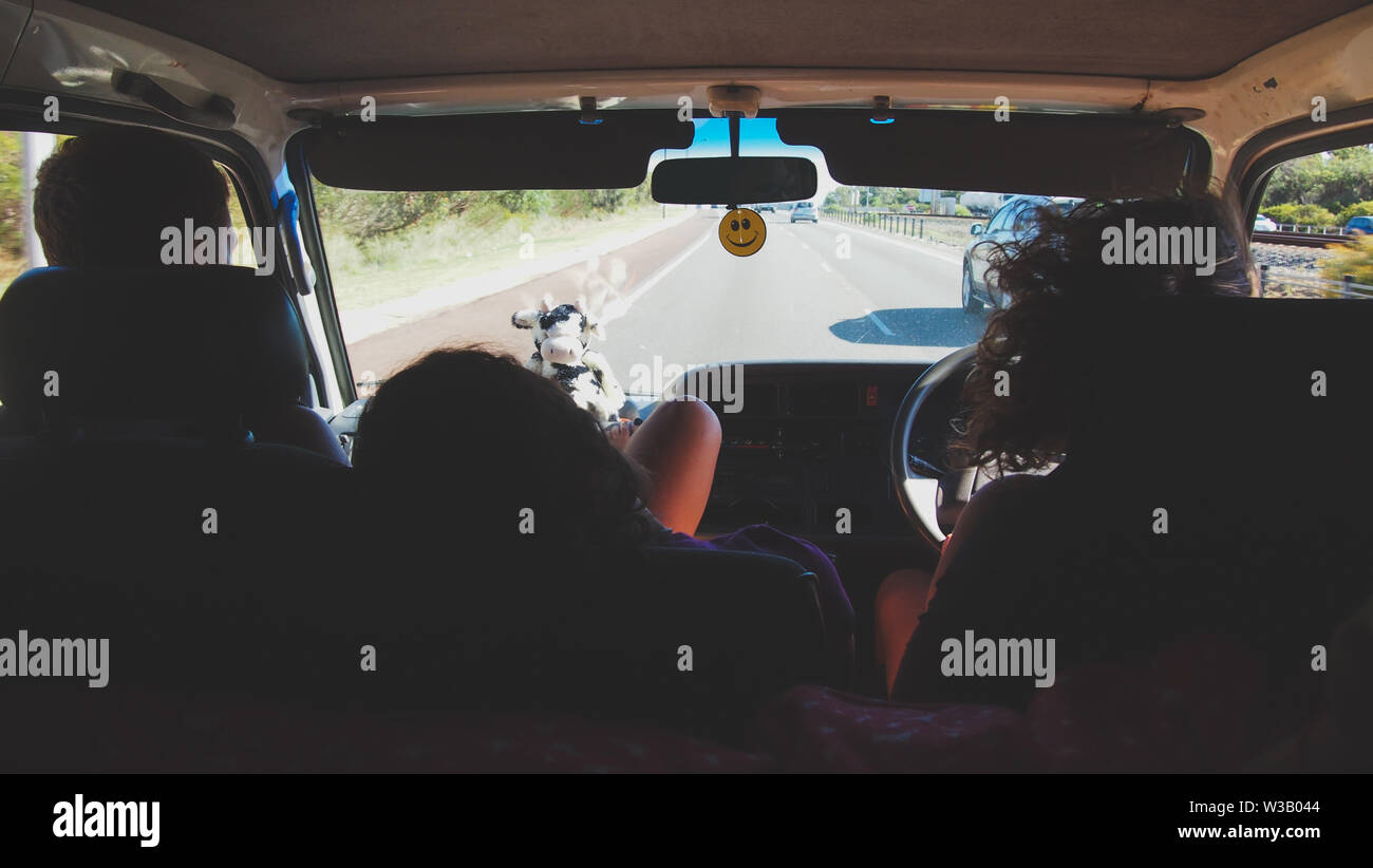Freunde fahren in Van in Western Australia, Australien Stockfoto