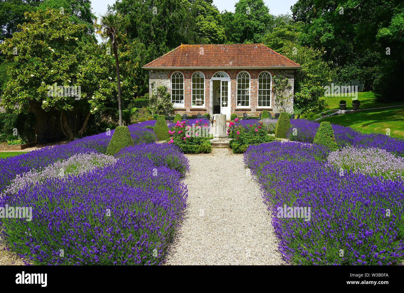 Die Gärten und die Orangerie bei Ugbrooke Haus Stockfoto