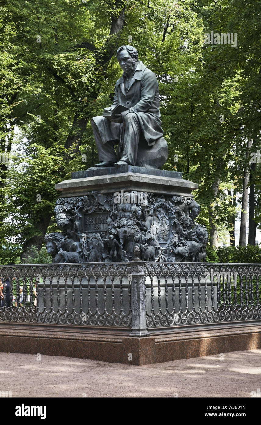 Denkmal für Iwan Krylow im Sommer Garten in Sankt Petersburg. Russland Stockfoto