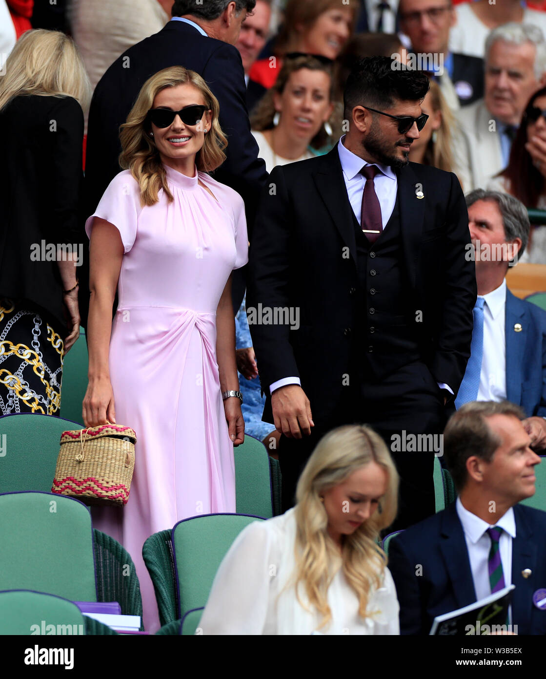 Katherine Jenkins mit Andrew Levitas an Tag 13 der Wimbledon Championships in der All England Lawn Tennis und Croquet Club, Wimbledon. Stockfoto