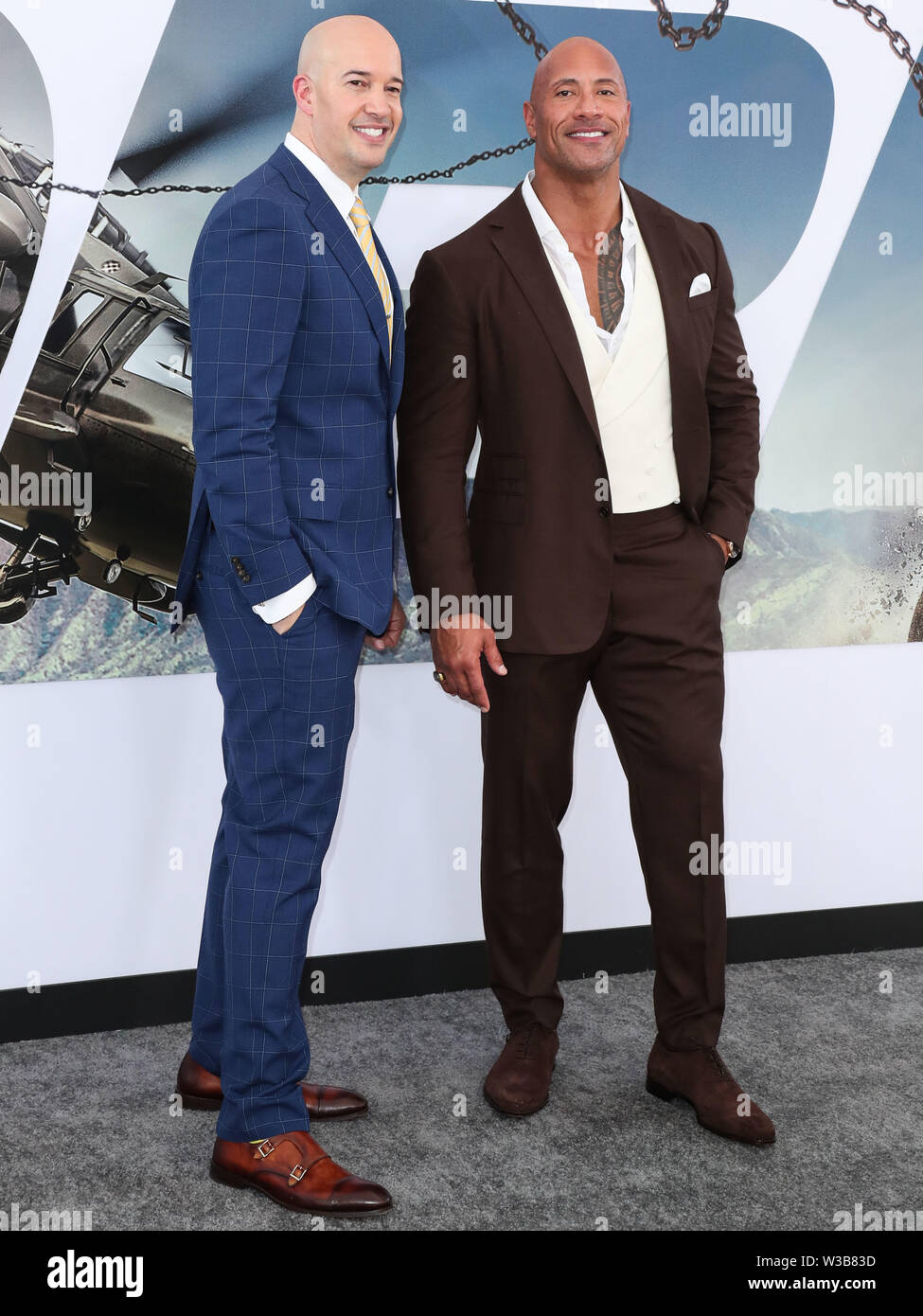 Hollywood, USA. 13. Juli, 2019. HOLLYWOOD, LOS ANGELES, Kalifornien, USA - 13. Juli: Hersteller Hiram Garcia und Schauspieler Dwayne Johnson Ankommen bei der Weltpremiere von Universal Pictures' "Fast & Furious präsentiert: Hobbs & Shaw" bei Dolby Theater am Juli 13, 2019 in Hollywood, Los Angeles, Kalifornien, USA. (Foto von Xavier Collin/Image Press Agency) Quelle: Bild Presse Agentur/Alamy leben Nachrichten Stockfoto