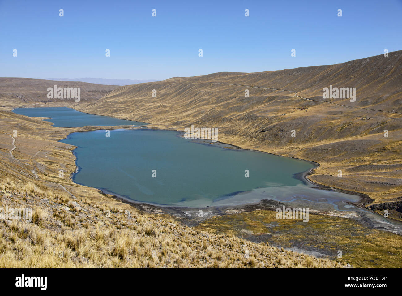 Trekking über See Khara Khota (Q'ara Quta) entlang der Cordillera Real Traverse, Bolivien Stockfoto