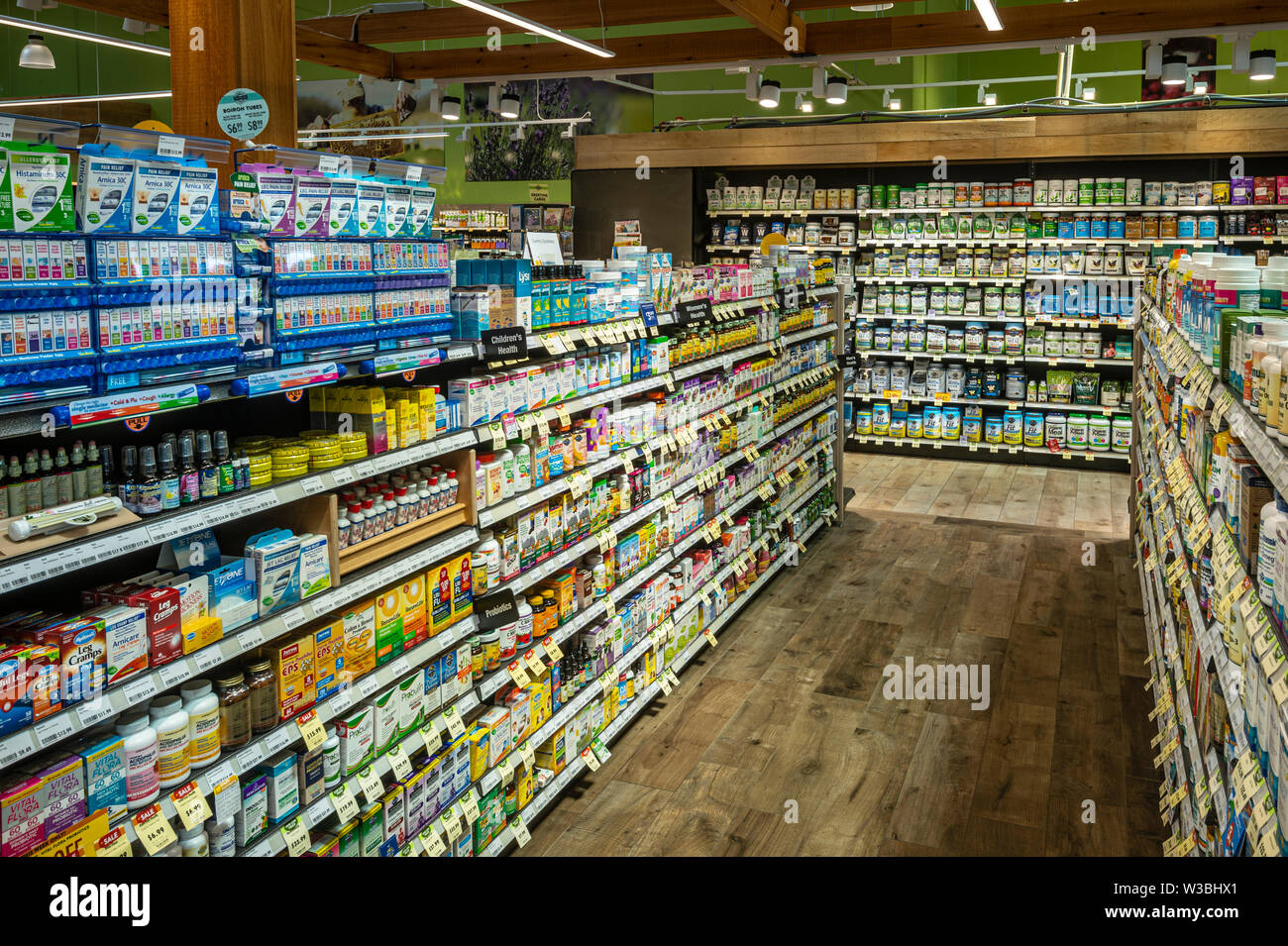 Vitamine und Nahrungsergänzungsmittel Gang in Lebensmittelgeschäft, USA Stockfoto