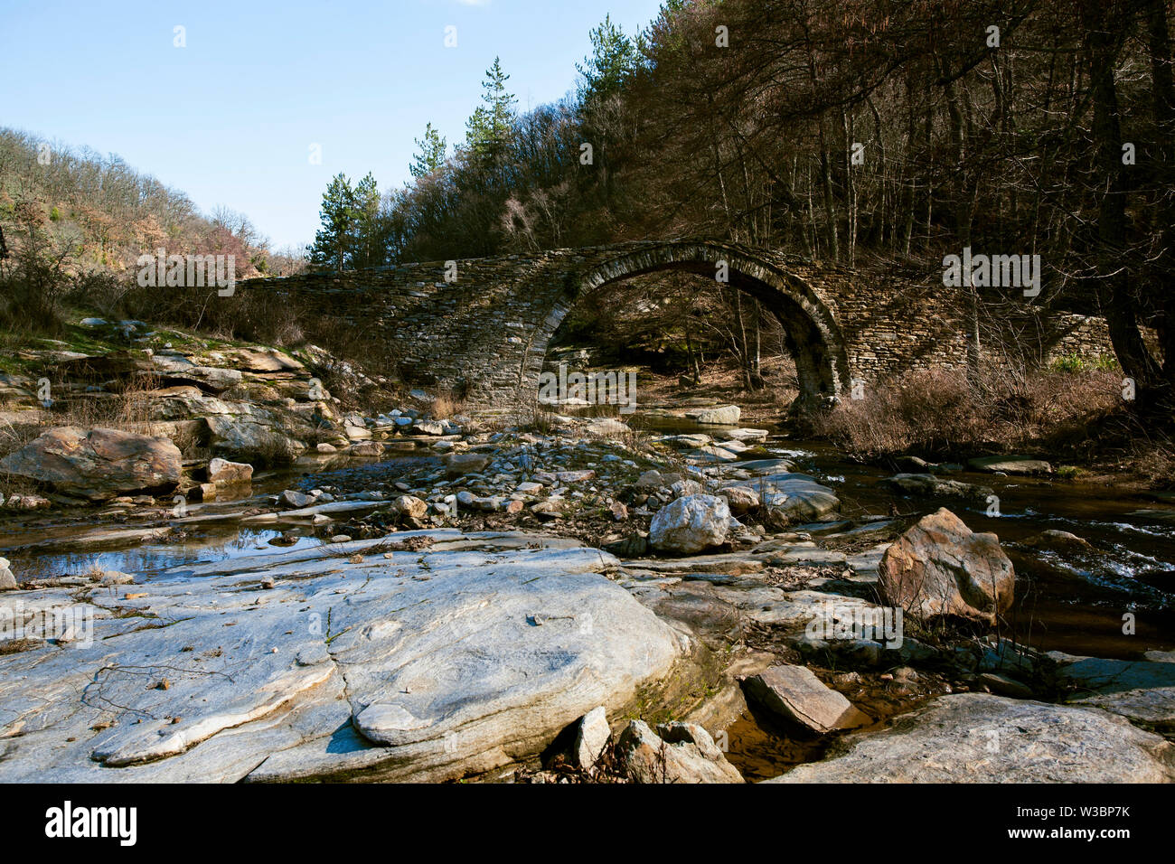 Ateren Brücke auf dem Armira Fluss bei Ivailovgrad, mittelalterliche Brücke, Balkan, Bulgarien Stockfoto