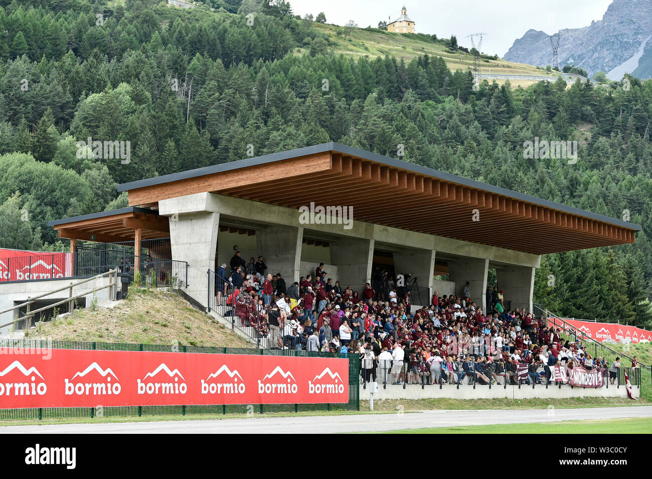 Foto LaPresse - Fabio Ferrari 14 07 2019 Bormio (Italia) Sport ESCLUSIVA TORINO FC Torino FC-Ritiro vor - campionato Stagione 2019-2020 - Torino FC Meran vs-gara amichevole. Nella Foto: tifosi Foto LaPresse - Fabio Ferrari 14 Juli 2019 Bormio (Italien) Sport EXKLUSIVE TORINO FC FC Turin - Vor der Saison 2019-2020. Torino FC vs Meran - Freundschaftsspiel in der Pic: Supporter Stockfoto