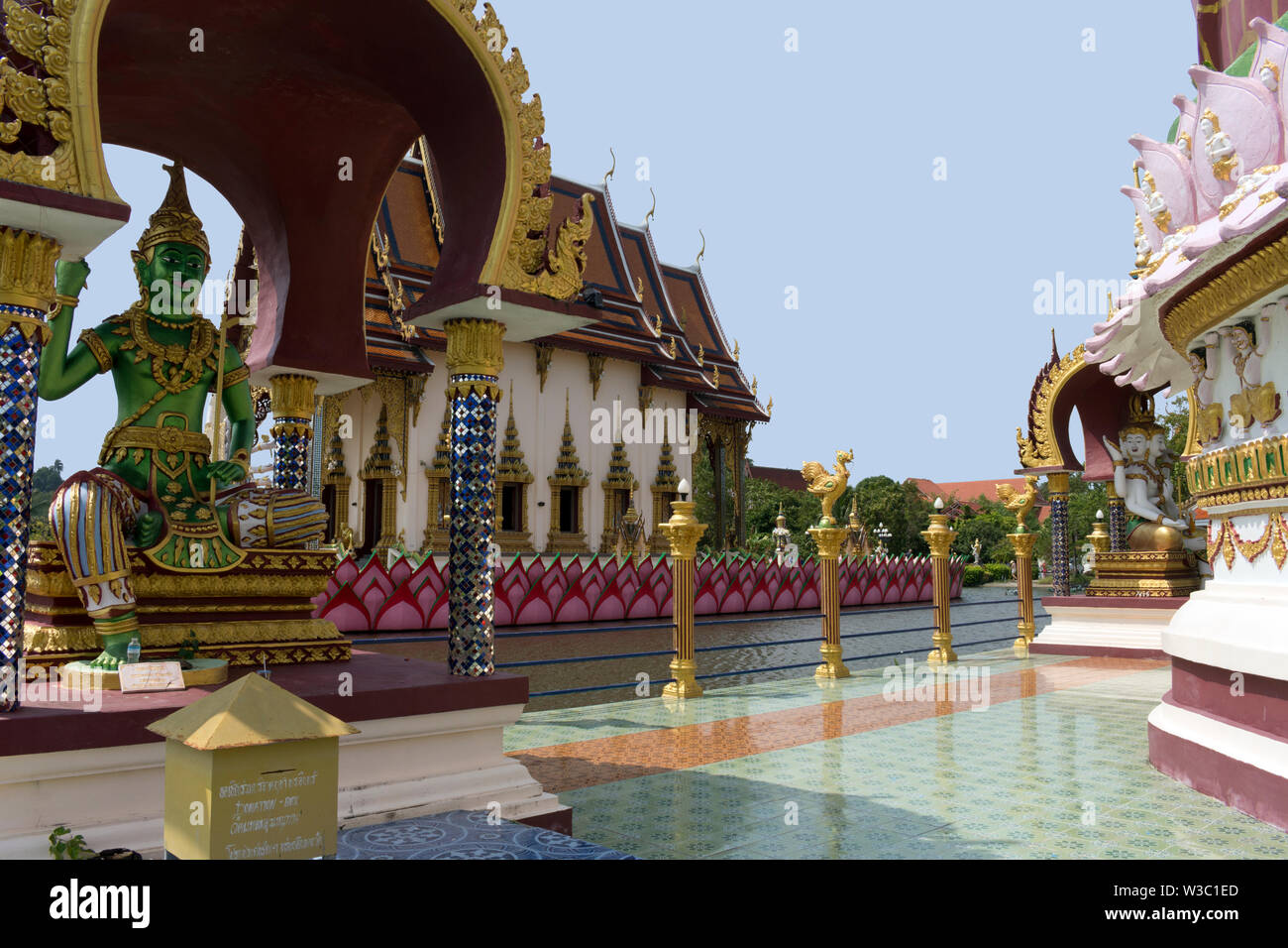 Buddha Statue am Plai Laem Tempel in Ban Bo Phut, Koh Samui, Thailand Stockfoto