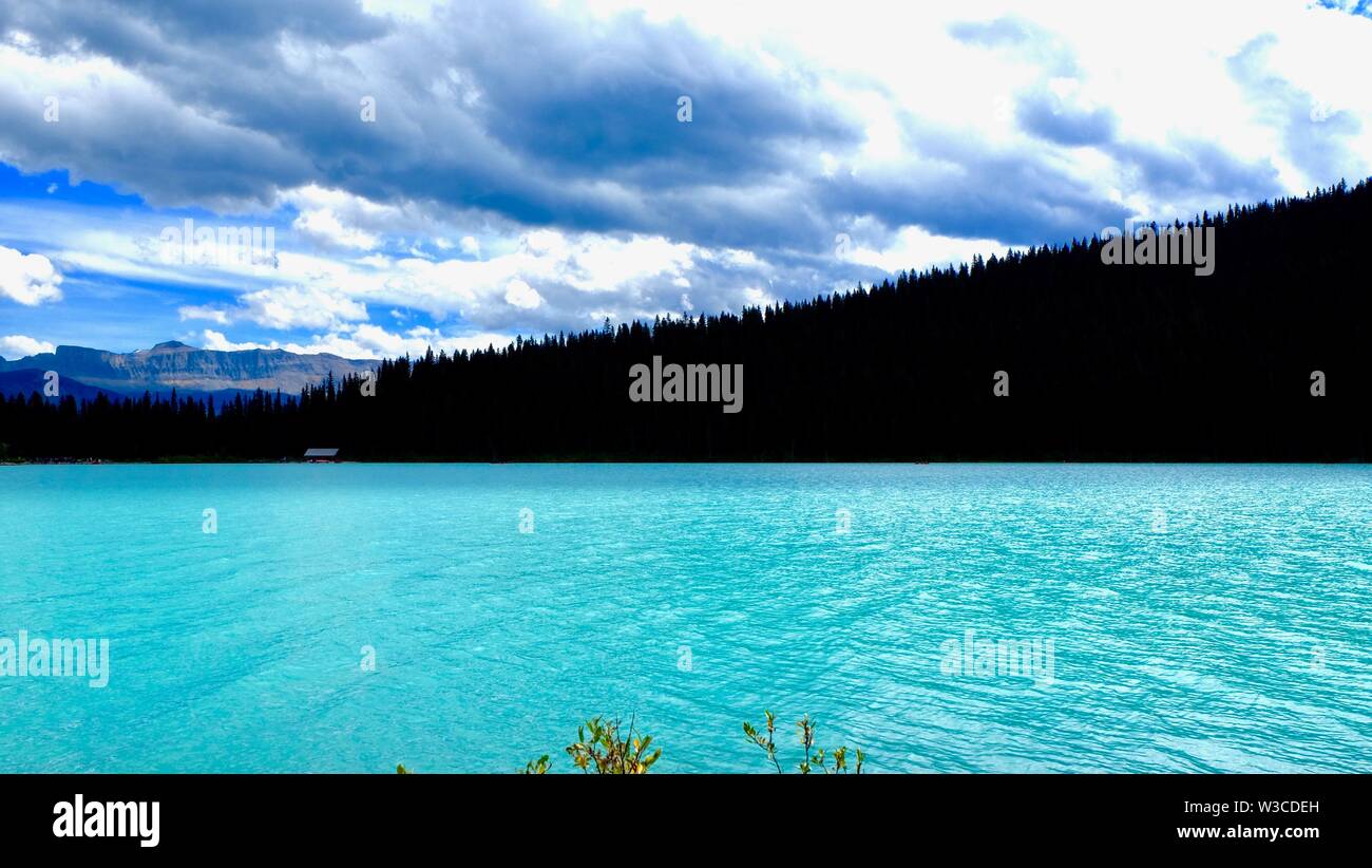 Lake Louise mit seinen qurquoised Wasser Stockfoto