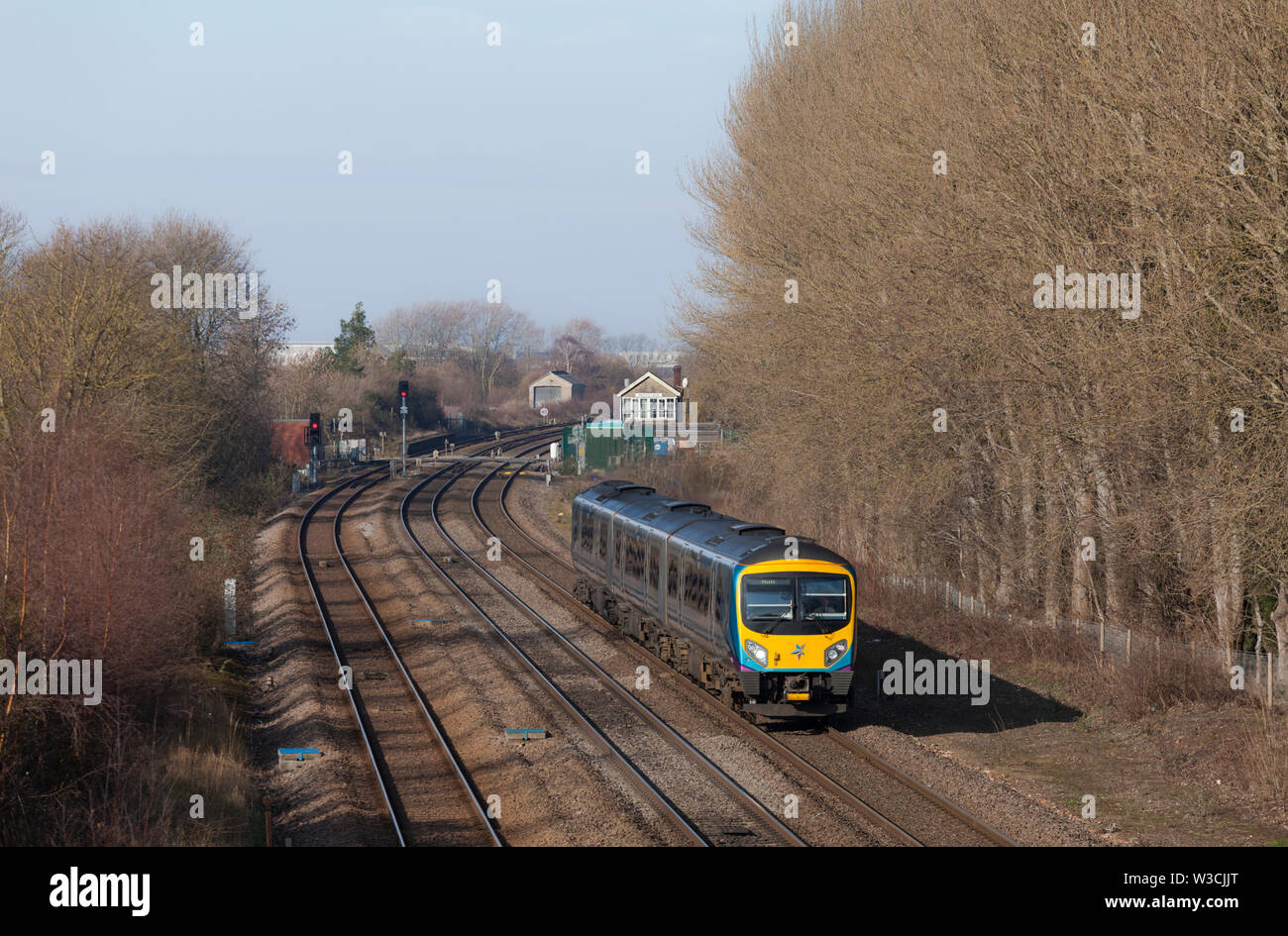 First Transpennine Express Klasse 185 Zug passiert Melton Lane (westlich von Ferriby, Rumpf) mit einem Manchester nach Hull Zug Stockfoto