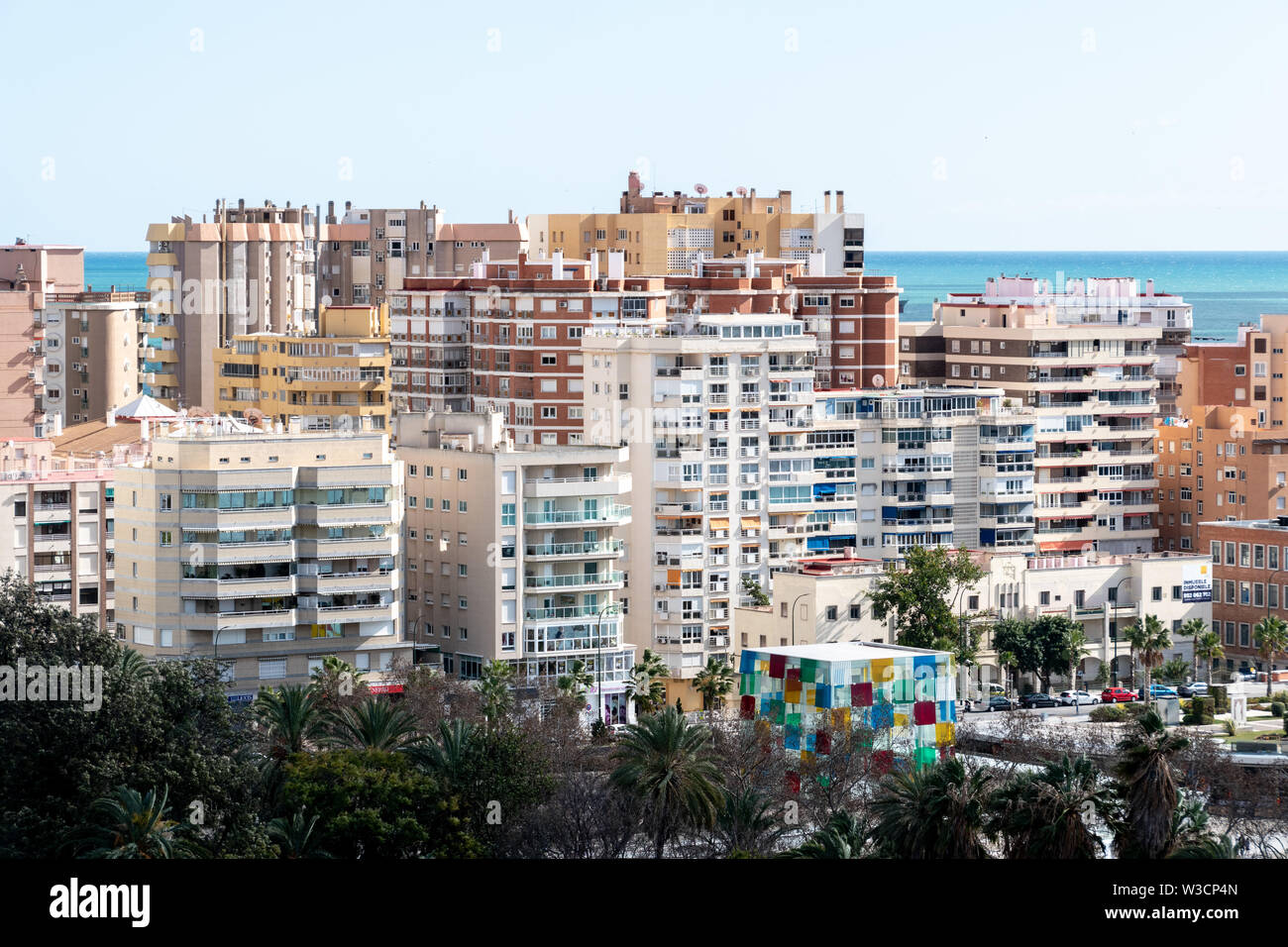 Die Skyline von Malaga, Spanien in der Nähe der Strand La Malagueta und der Port Stockfoto