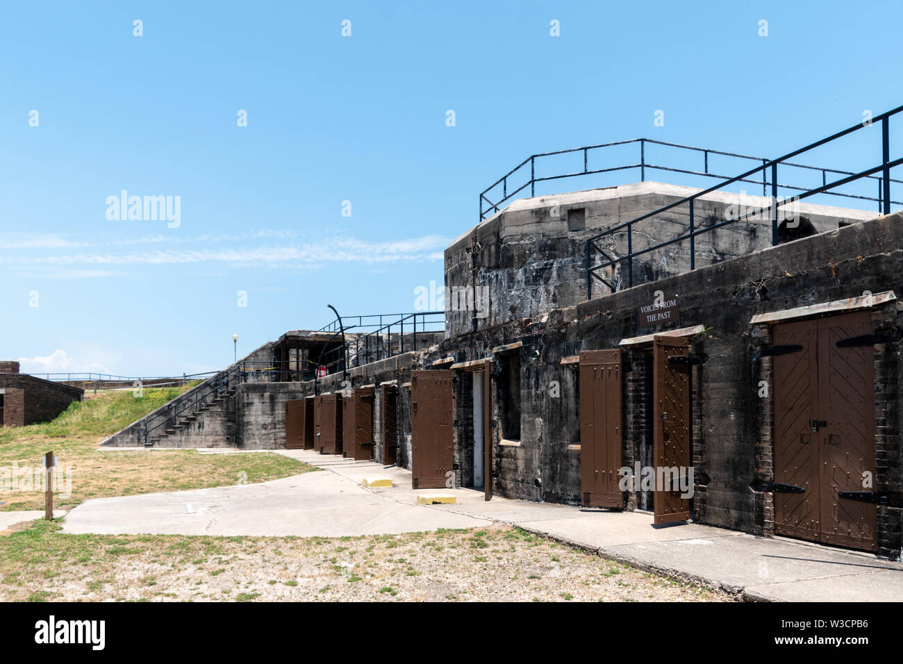 Batterie Stanton eine frühe 1900s Coastal gun Batterie, Teil von Fort Gaines, mit 2 Ebenen aus Stahlbeton. Stockfoto