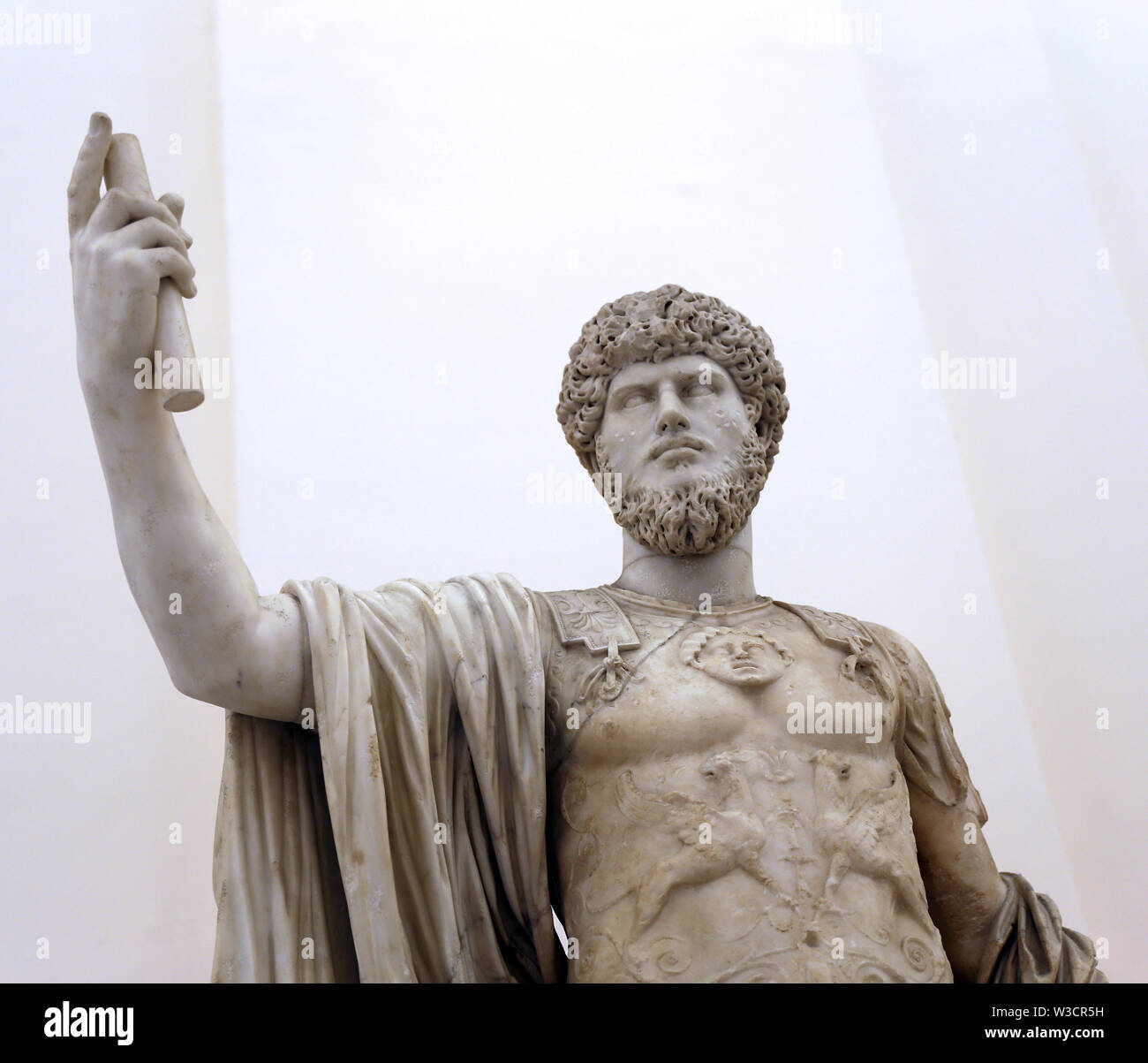 Marmorskulptur mit einem urelated Leiter des Lucius Verus (130-169 AD). Körper (50-70 N.CHR.), Kopf (160-169 AD). Marmor. Farnesse Sammlung. Neapel. Stockfoto