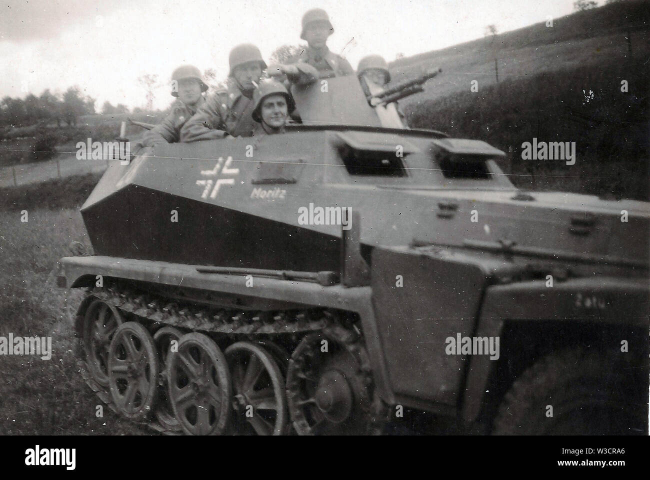 Deutsche Soldaten an Bord einer SdKfz 250 Panzerhalbstrecke Stockfoto