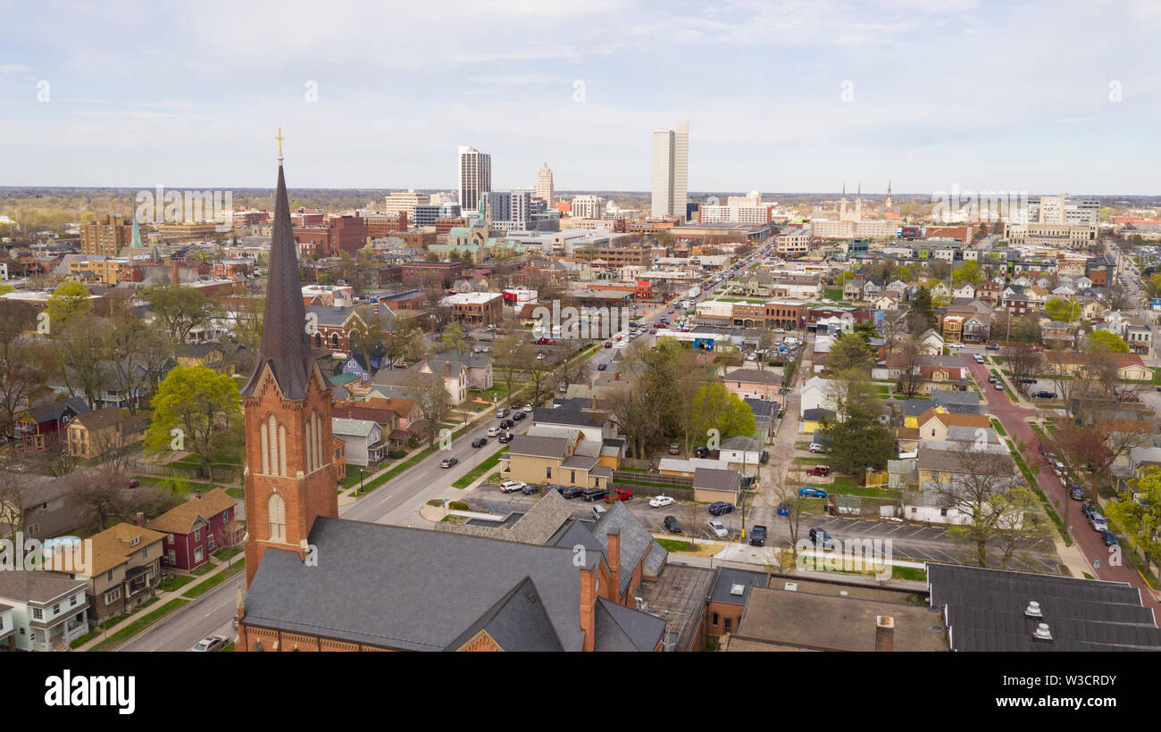 Luftaufnahme über den urbanen Innenstadt Skyline in Fort Wayne Indiana Stockfoto