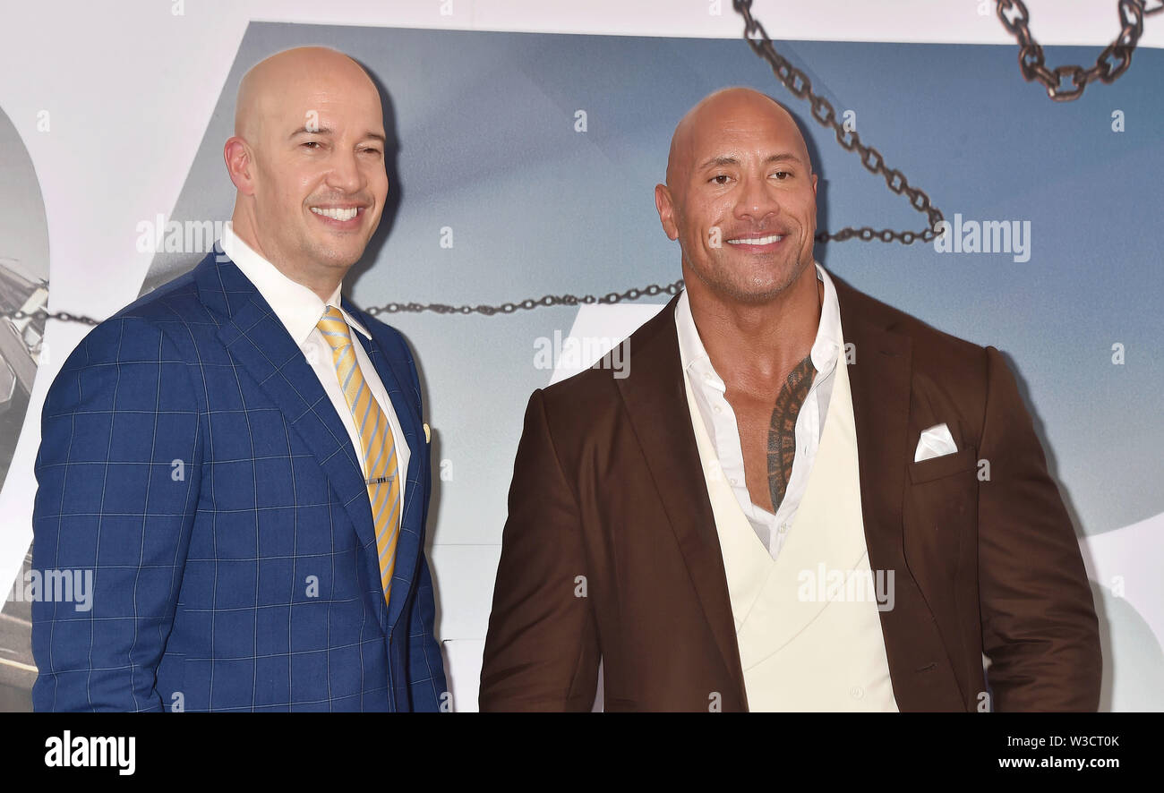 HOLLYWOOD, CA - 13. Juli: Hiram Garcia (L) und Dwayne Johnson die Premiere von Universal Pictures' "Fast & Furious präsentiert: Hobbs & Shaw' an der Dolby Theater besuchen am Juli 13, 2019 in Hollywood, Kalifornien. Stockfoto