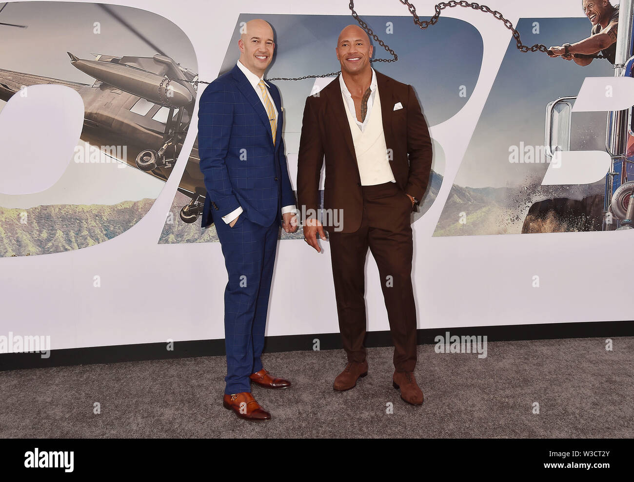 HOLLYWOOD, CA - 13. Juli: Hiram Garcia (L) und Dwayne Johnson die Premiere von Universal Pictures' "Fast & Furious präsentiert: Hobbs & Shaw' an der Dolby Theater besuchen am Juli 13, 2019 in Hollywood, Kalifornien. Stockfoto