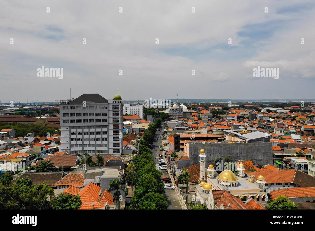 Antenne Stadtbild dicht bebaute asiatischen Stadt. Städtische Umwelt in ...
