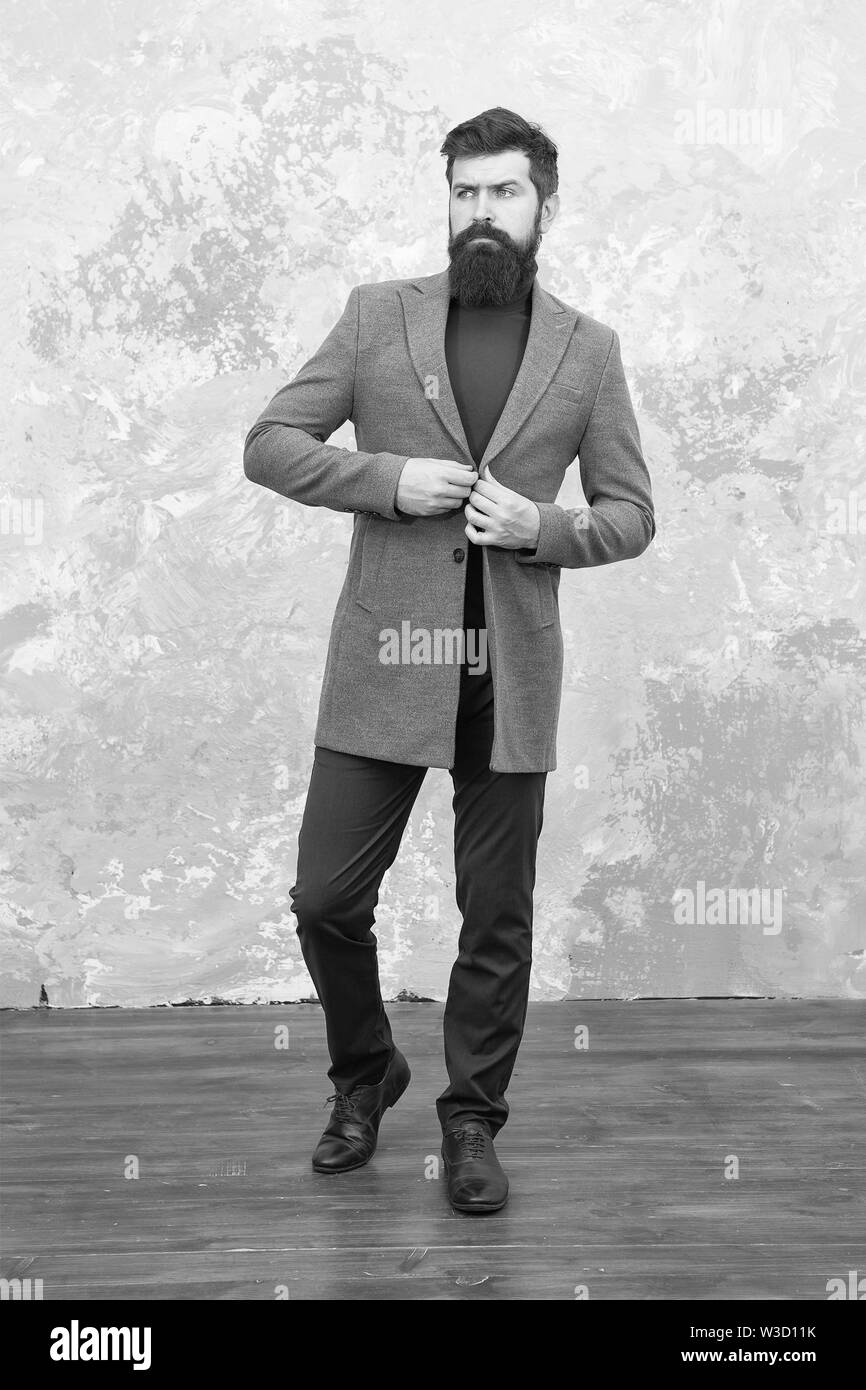Männliche fashion model. Reifen Geschäftsmann. Das moderne Leben. Lässigen Stil. Brutale Hipster in Freizeitkleidung bärtigen, trendy Mann mit Bart. lässige Mode schauen. bärtigen Mann in casual Jacke. Hip und stylish. Stockfoto