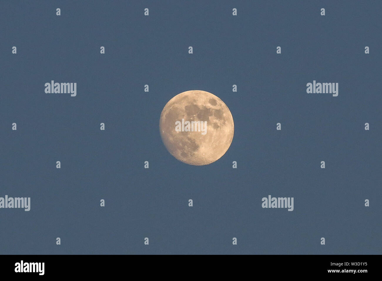 New York, New York, USA. 14. Juli, 2019. Lua in seinem Crescent Phase und von New York in den Vereinigten Staaten gesehen na Noite von Sonntag, 14. Credit: William Volcov/ZUMA Draht/Alamy leben Nachrichten Stockfoto