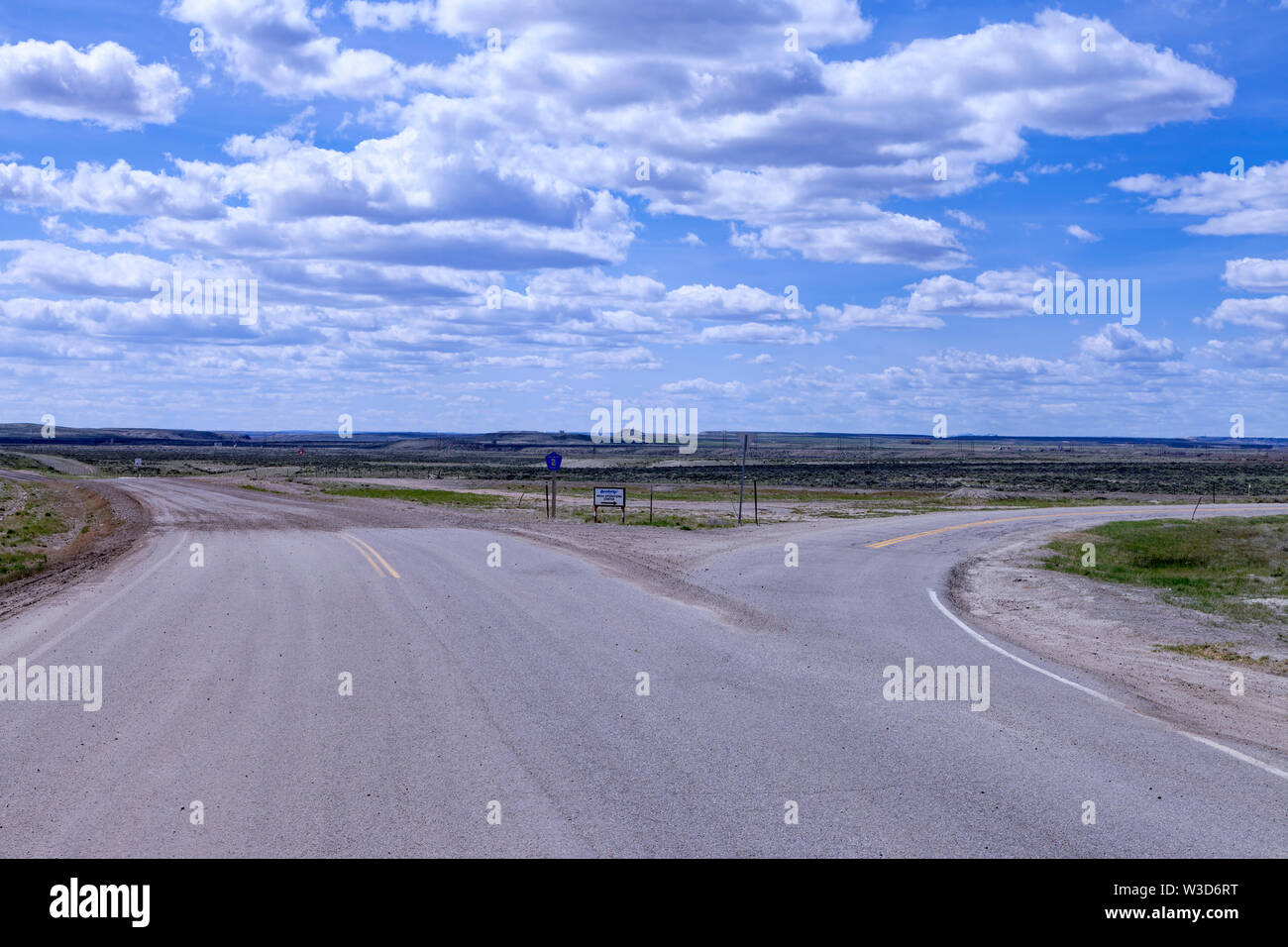 In der Nähe von Granger, Wyoming, in den frühen Tagen des Highway System der Straße rechts UNS 30 wurde nach der Oregon Trail und die Straße zum entfernt Stockfoto