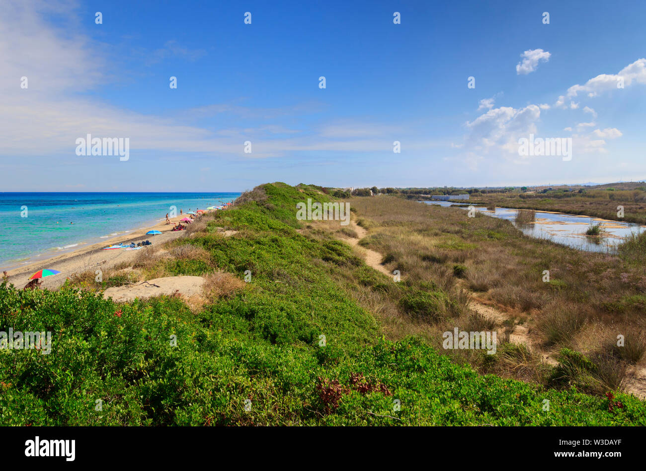 Apulien Strand: Der regionale Naturpark Dune Costiere, Italien. Der Park umfasst die Gebiete von Ostuni und Fasano. Stockfoto