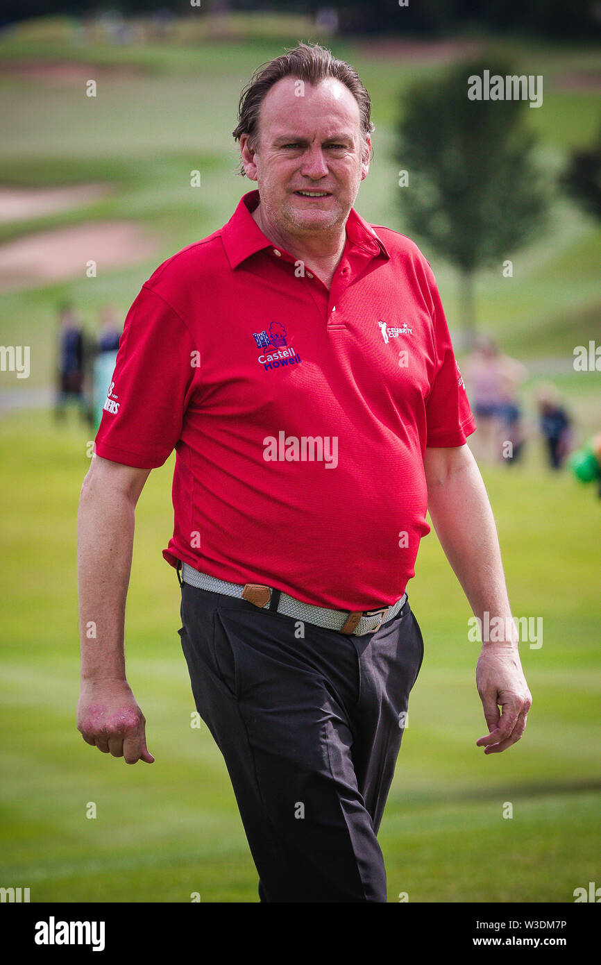 Preisgekrönte Schauspieler Philip Glenister, an der Berühmtheit Cup Golf Charity Turnier im Celtic Manor Resort in Wales. Stockfoto