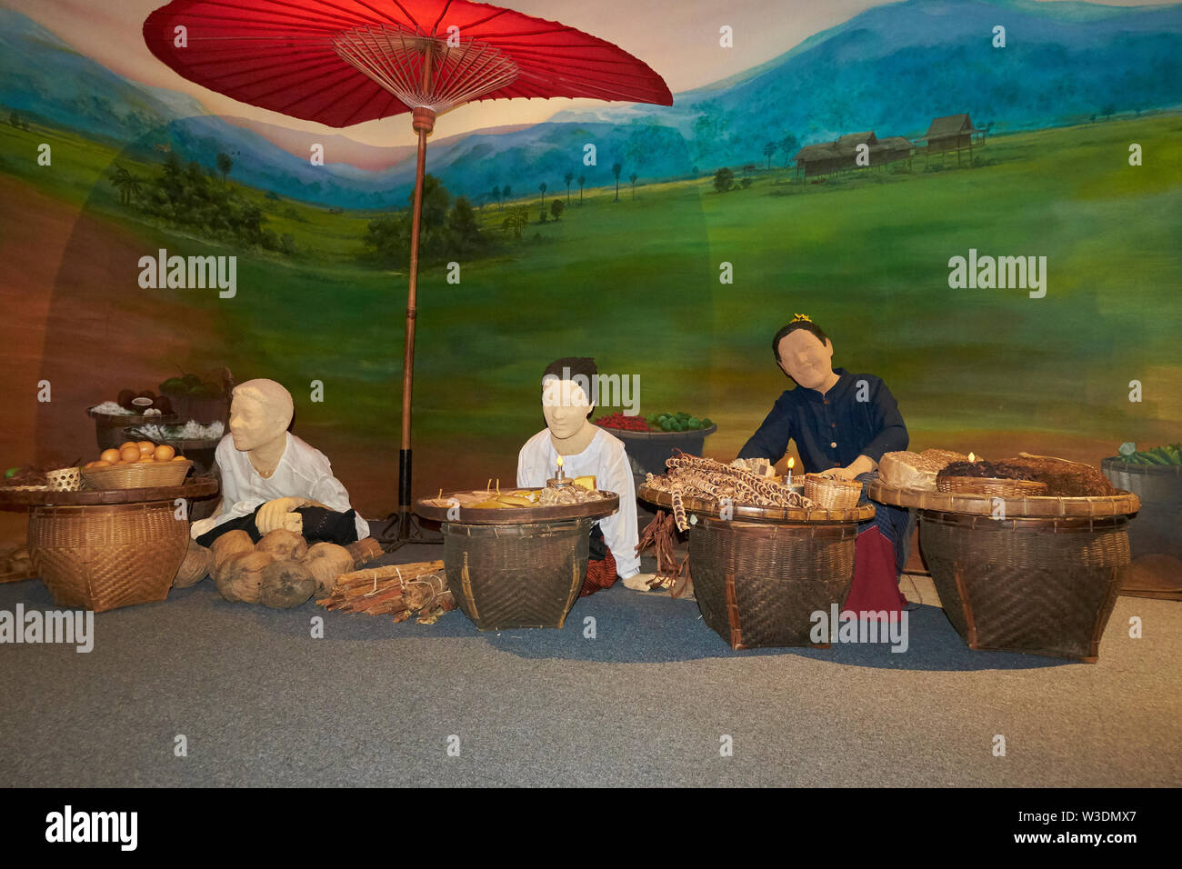 Diorama von Frauen waren, die den Verkauf am lokalen Markt, auf dem Kunst- und Kulturzentrum in Chiang Mai, Thailand. Stockfoto