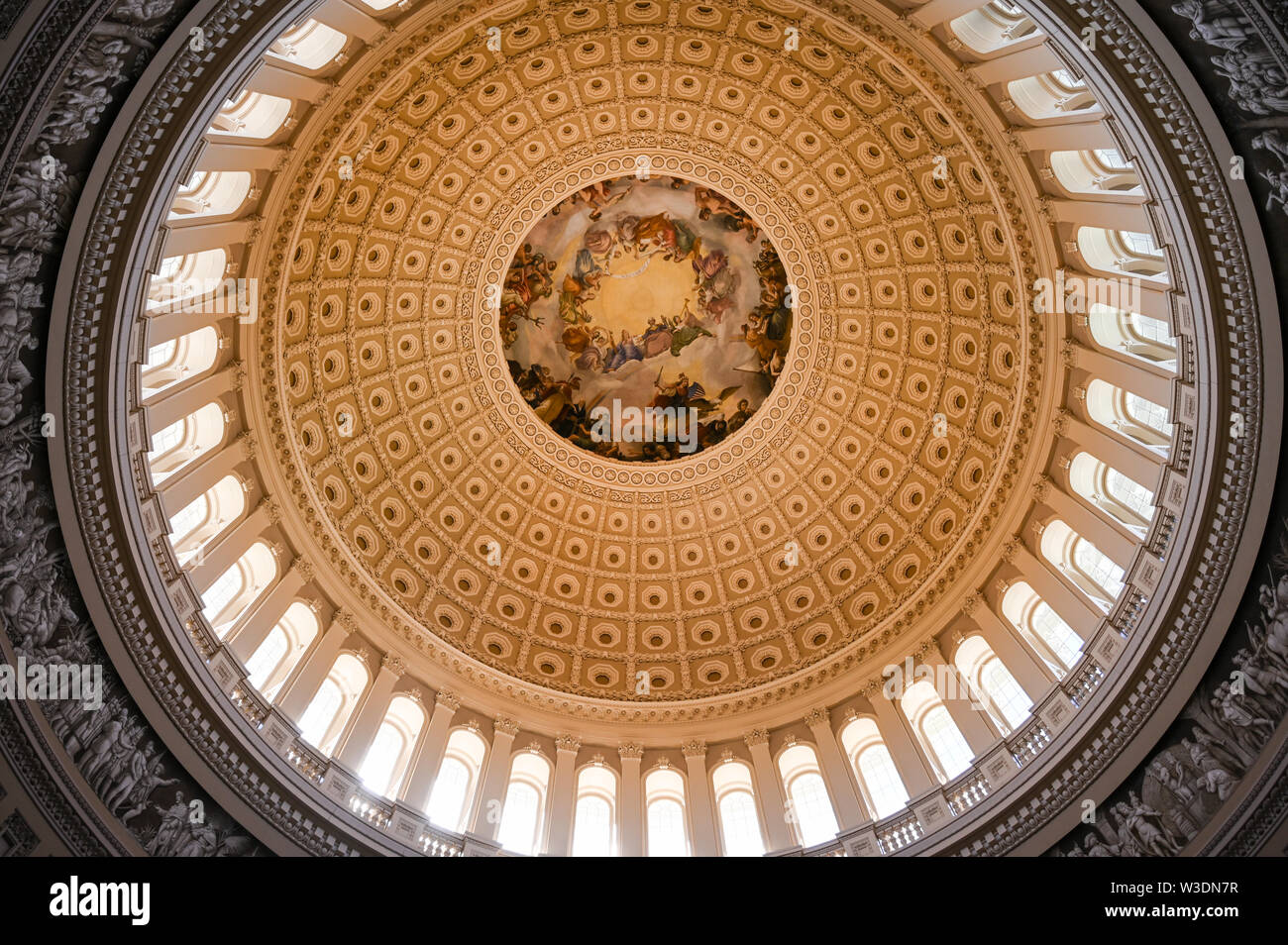 Innenansicht der Kuppel bei United States Capitol. Das kapitol Kuppel wurde 1866 abgeschlossen. Stockfoto