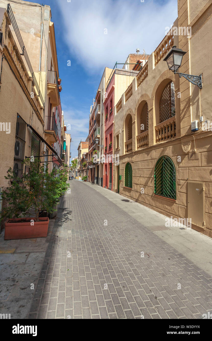 Blick auf die Straße im historischen Zentrum von Sarria Viertel, Barcelona, Katalonien, Spanien. Stockfoto