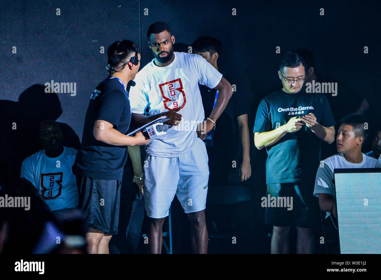 NBA-Star Tim Hardaway jr., am höchsten, von Dallas Mavericks besucht die NBA 5v5 2019 in Chengdu City, im Südwesten Chinas Provinz Sichuan, 14. Juli 2019. Stockfoto
