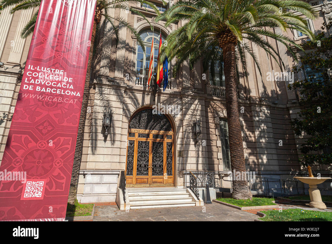 Barcelona, Spanien: Palace, Palau Casades entworfen von Antoni Serra. Fachverband Befürwortung, Colegi Advocacia Barcelona. Eixample Stockfoto