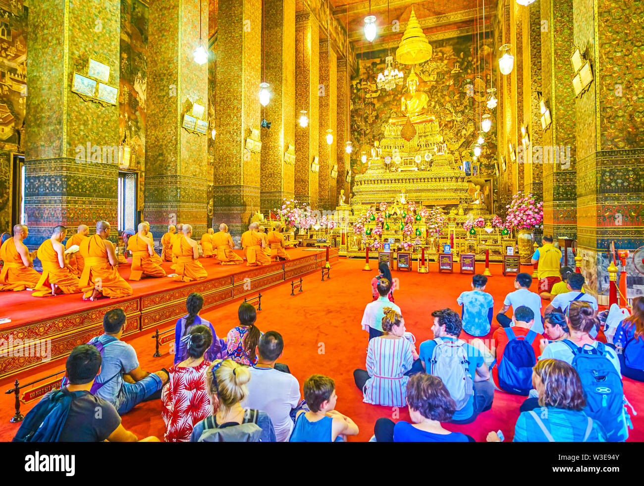 BANGKOK, THAILAND - 22. APRIL 2019: Die Weihe Halle in Phra Ubosot Tempel ist der Schrein im Wat Pho Komplex, am 22. April in Bangkok. Stockfoto