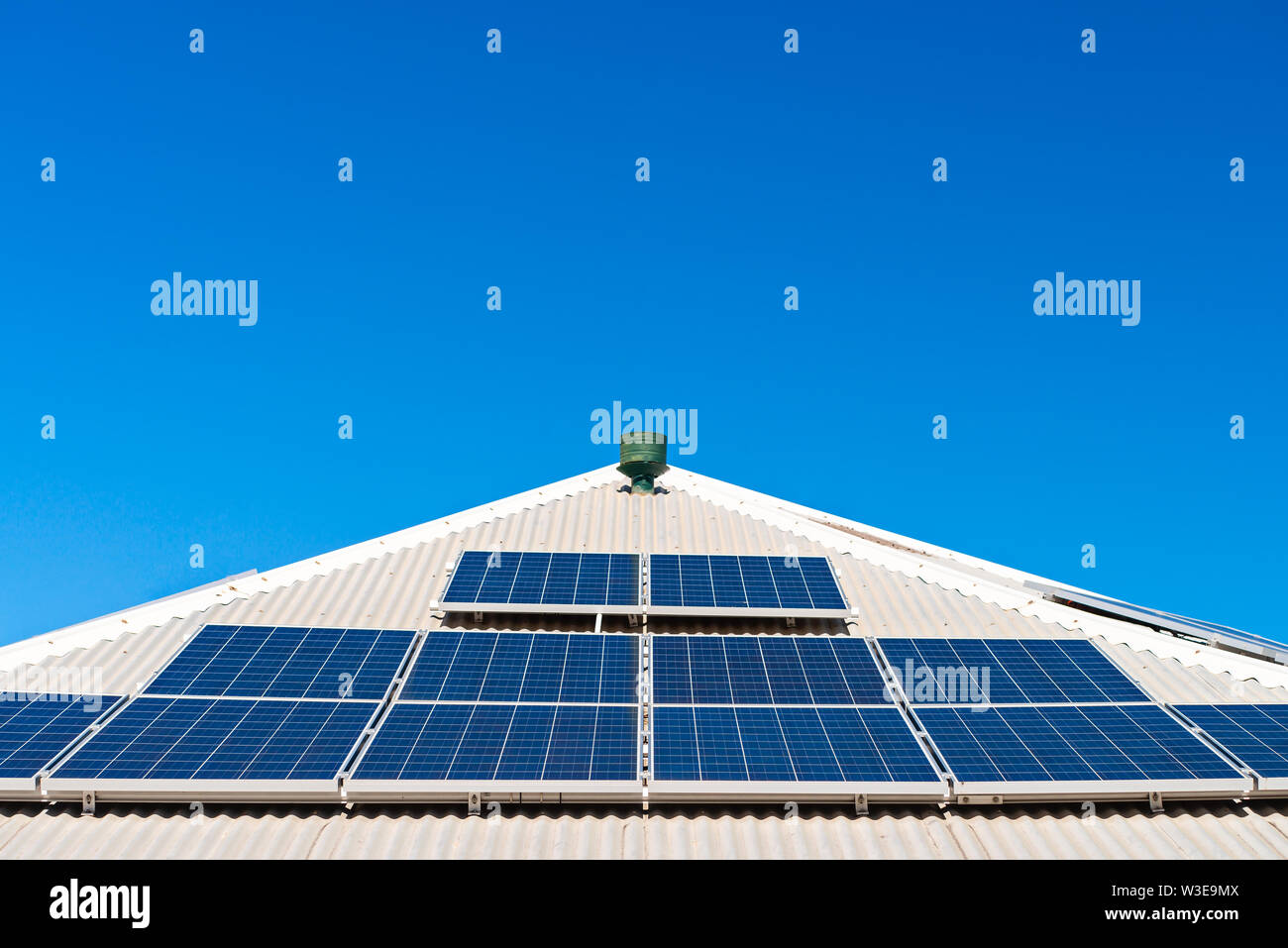 Solarmodul auf Haus Dach in South Australia installiert Stockfoto
