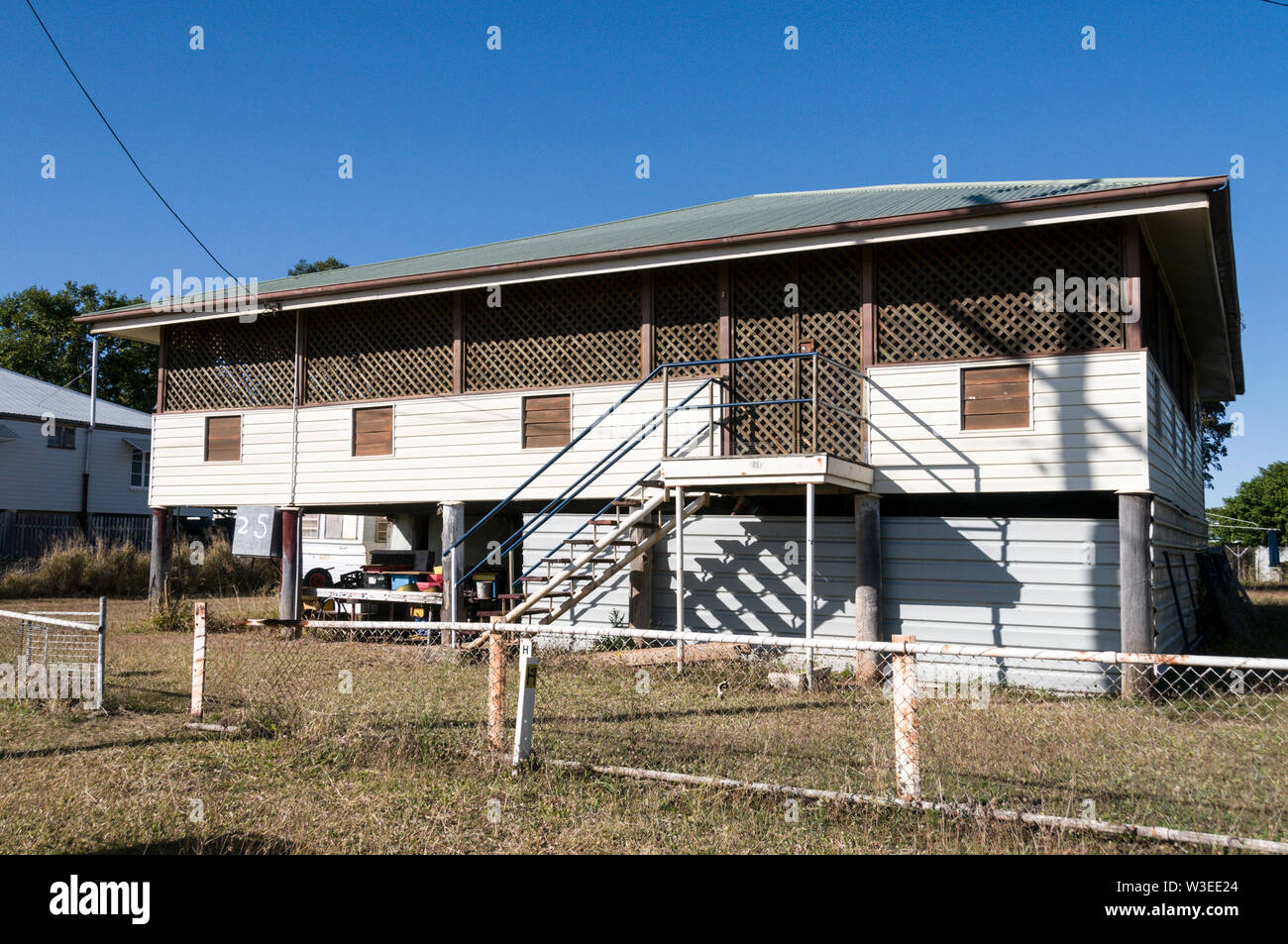 Ein altes Queenslander-Haus, bekannt als Federation House, wurde 1901 in Clermont in Central Queensland, Australien gebaut. 1901 war das Jahr, in dem die Stockfoto