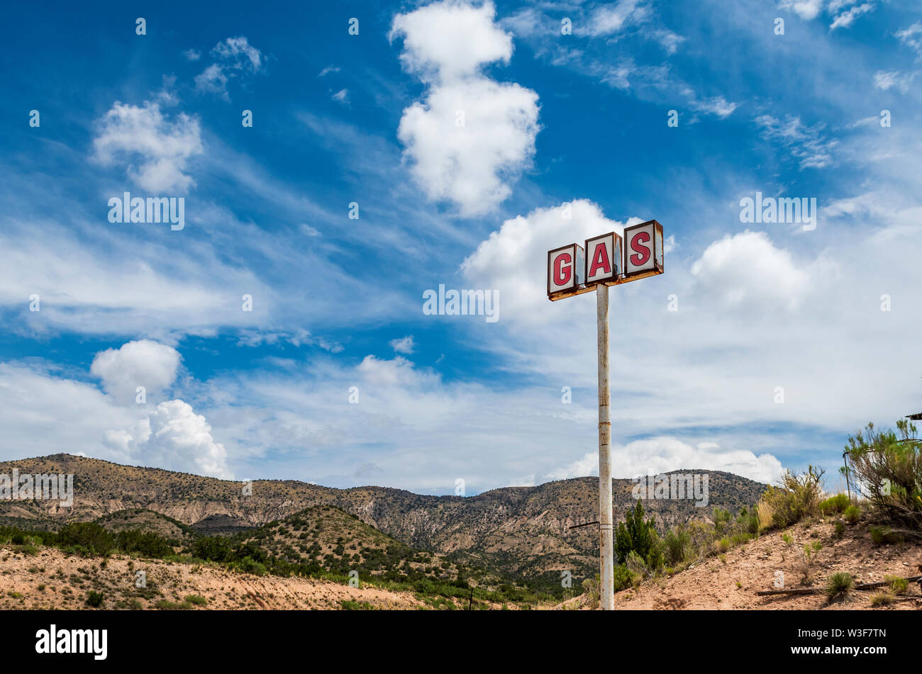 Vintage, Retro verlassene Tankstelle Zeichen auf dem US Highway 70, New Mexico, USA Stockfoto
