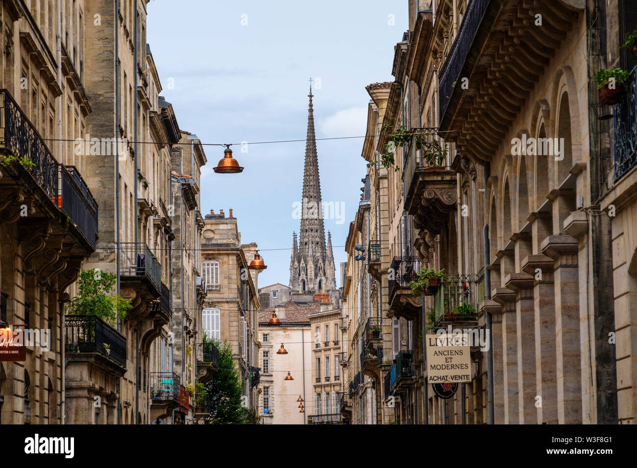 Historischen Zentrum Straße und La Flèche, Glockenturm. Bordeaux, Gironde. Region Aquitanien. Frankreich Europa Stockfoto