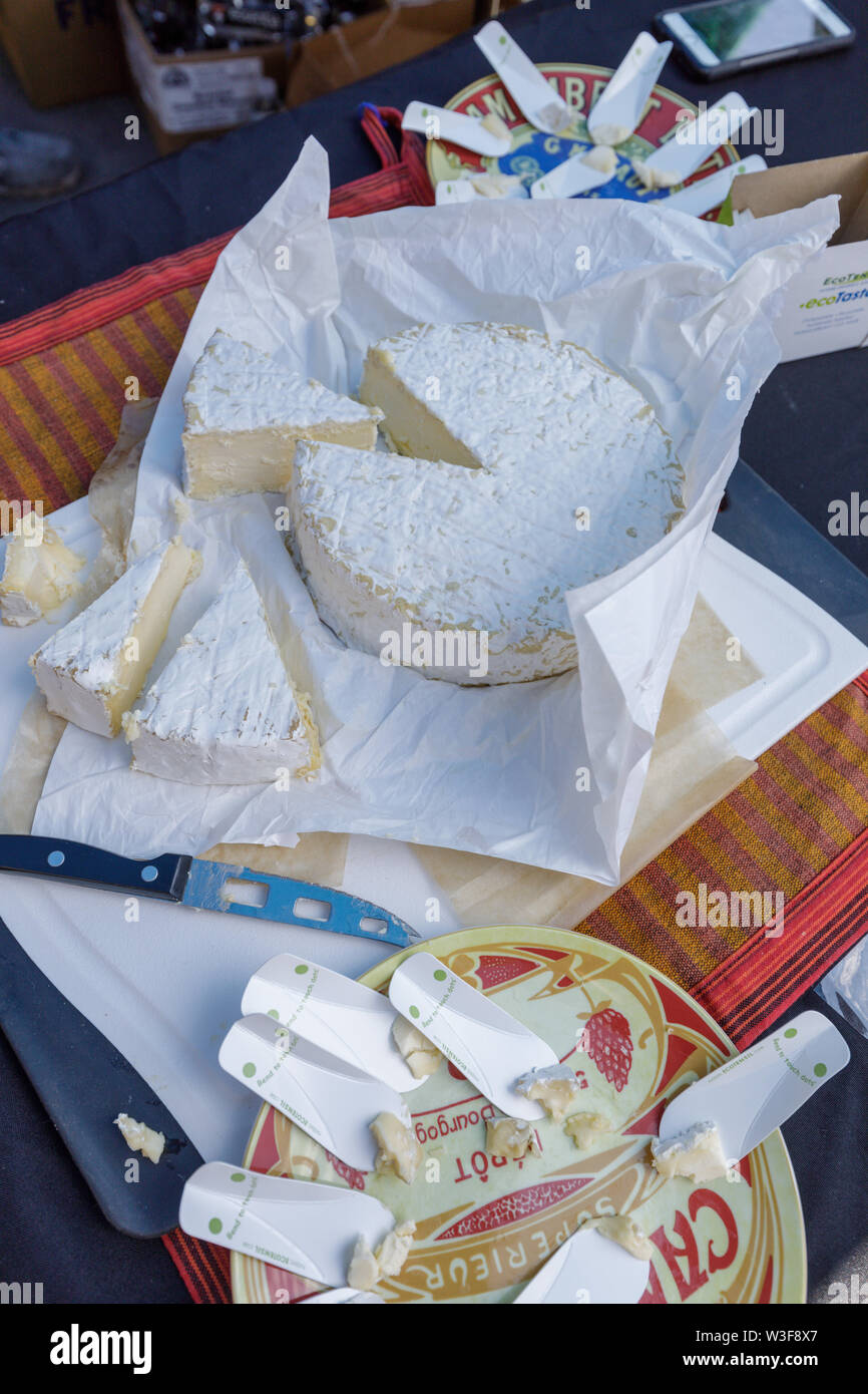 Artisan Käse gibt es bei der jährlichen Wenig fällt Käse Festival in Herkimer County, New York, USA Stockfoto