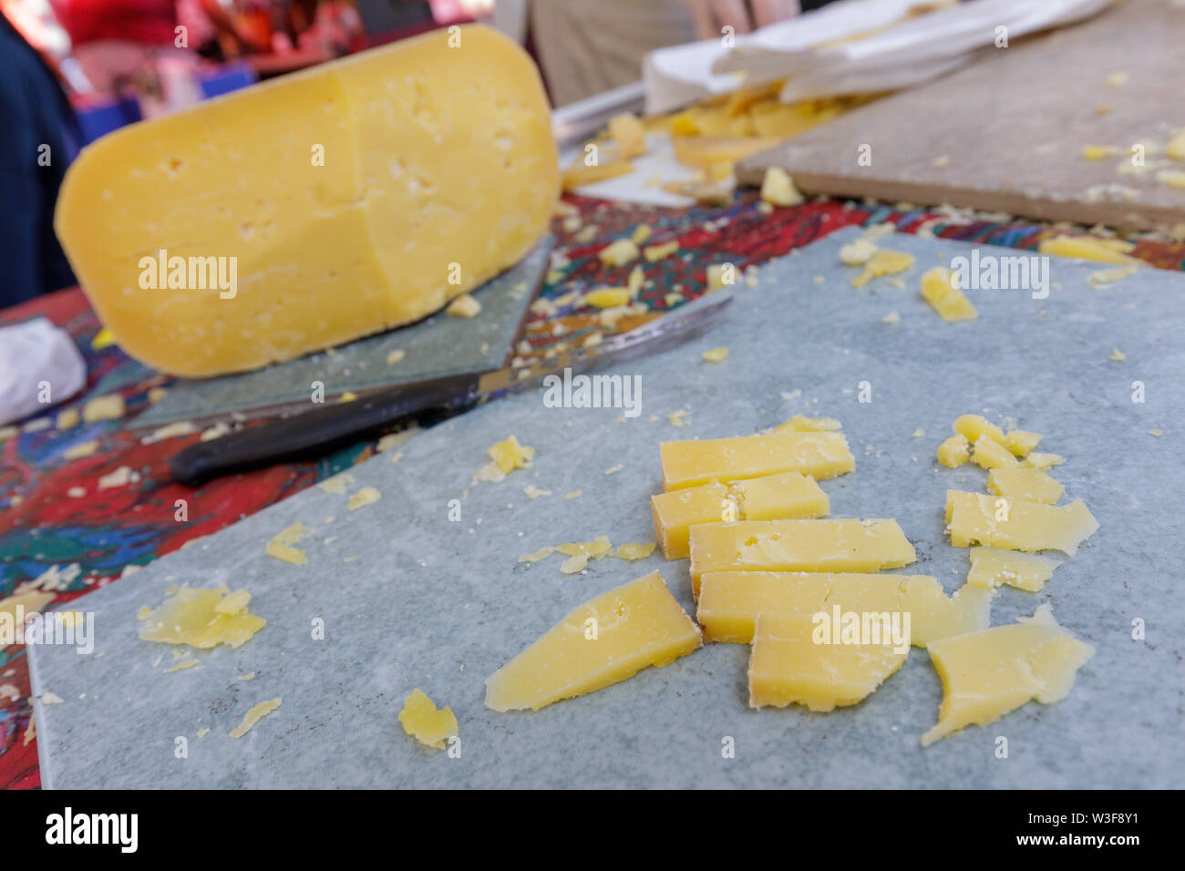 Artisan Käse gibt es bei der jährlichen Wenig fällt Käse Festival in Herkimer County, New York, USA Stockfoto
