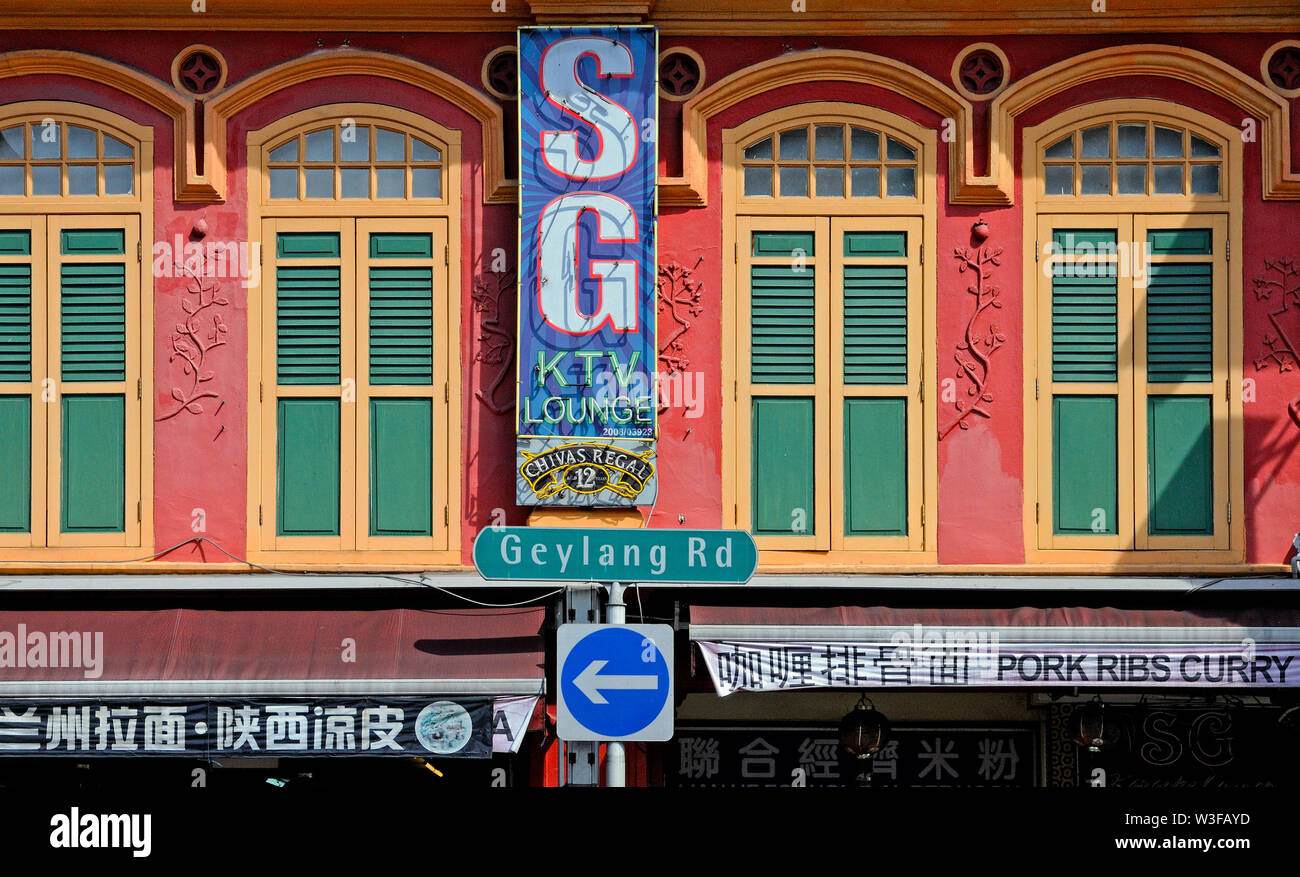 Singapur, Singapur - November 19, 2011: die Fassade eines traditionellen Haus auf geylang Straße in geylang Stockfoto