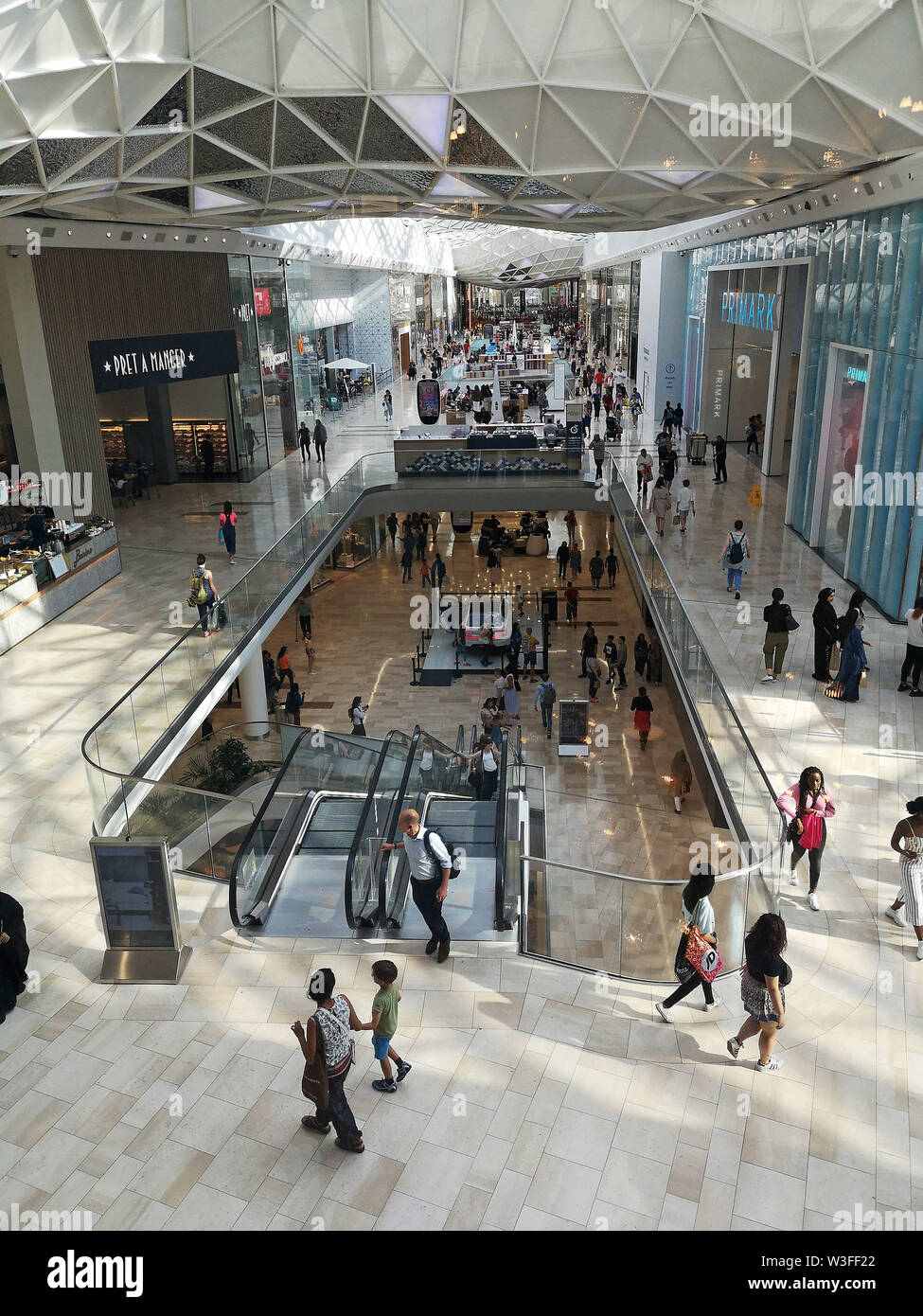 Einen allgemeinen Überblick über Westfields Einkaufszentrum befindet sich in West London gesehen. Juli 12, 2019. Stockfoto