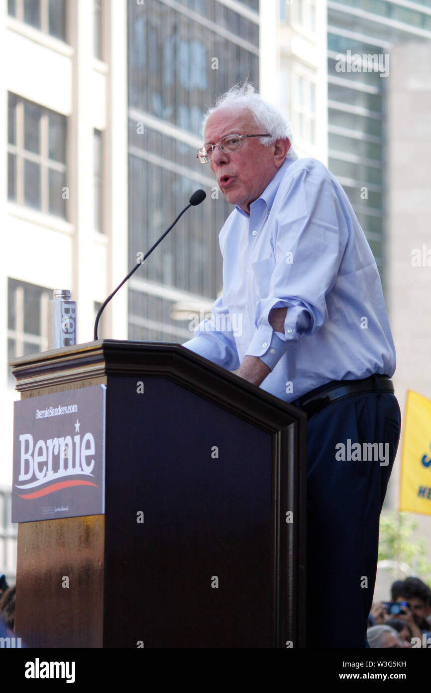 Philadelphia, PA, USA - 15. Juli 2019: 2020 Präsidentschaftskandidat Senator Bernie Sanders verbindet eine Kundgebung der bevorstehenden Schließung von Hahnemann University Hospital in Center City, Philadelphia zu stoppen. Credit: Jana Shea/OOgImages Stockfoto