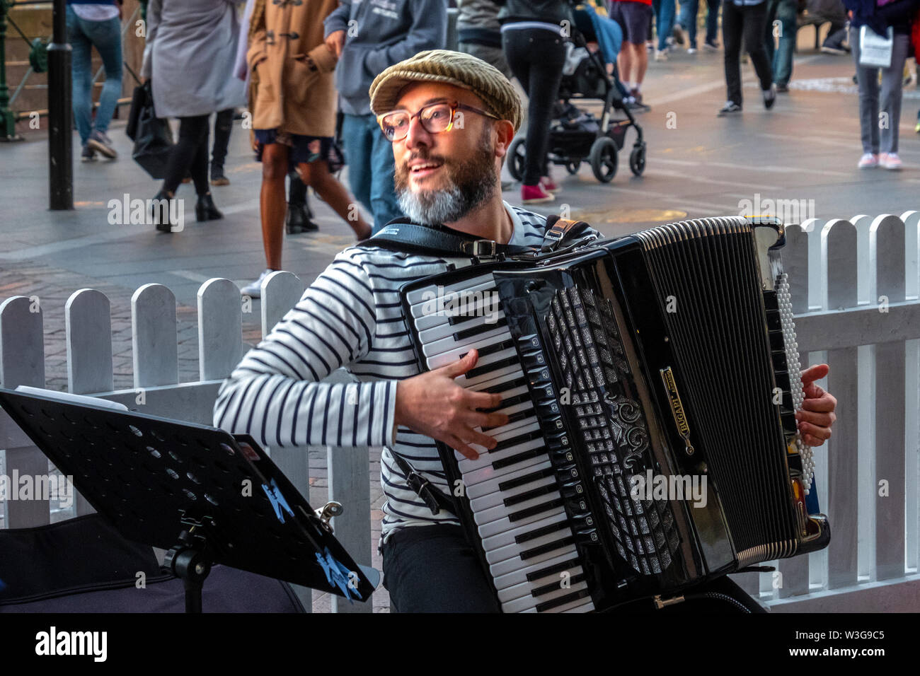 Die Bastille Festival Sydney​ ist eine französische kulturelle Feier Essen, Wein und Kunst, jährlich in Sydney Circular Quay und den Rocks, Australien statt Stockfoto