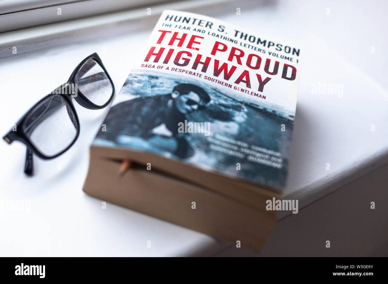 Eine Taschenbuchausgabe der Stolzen Highway. Stockfoto