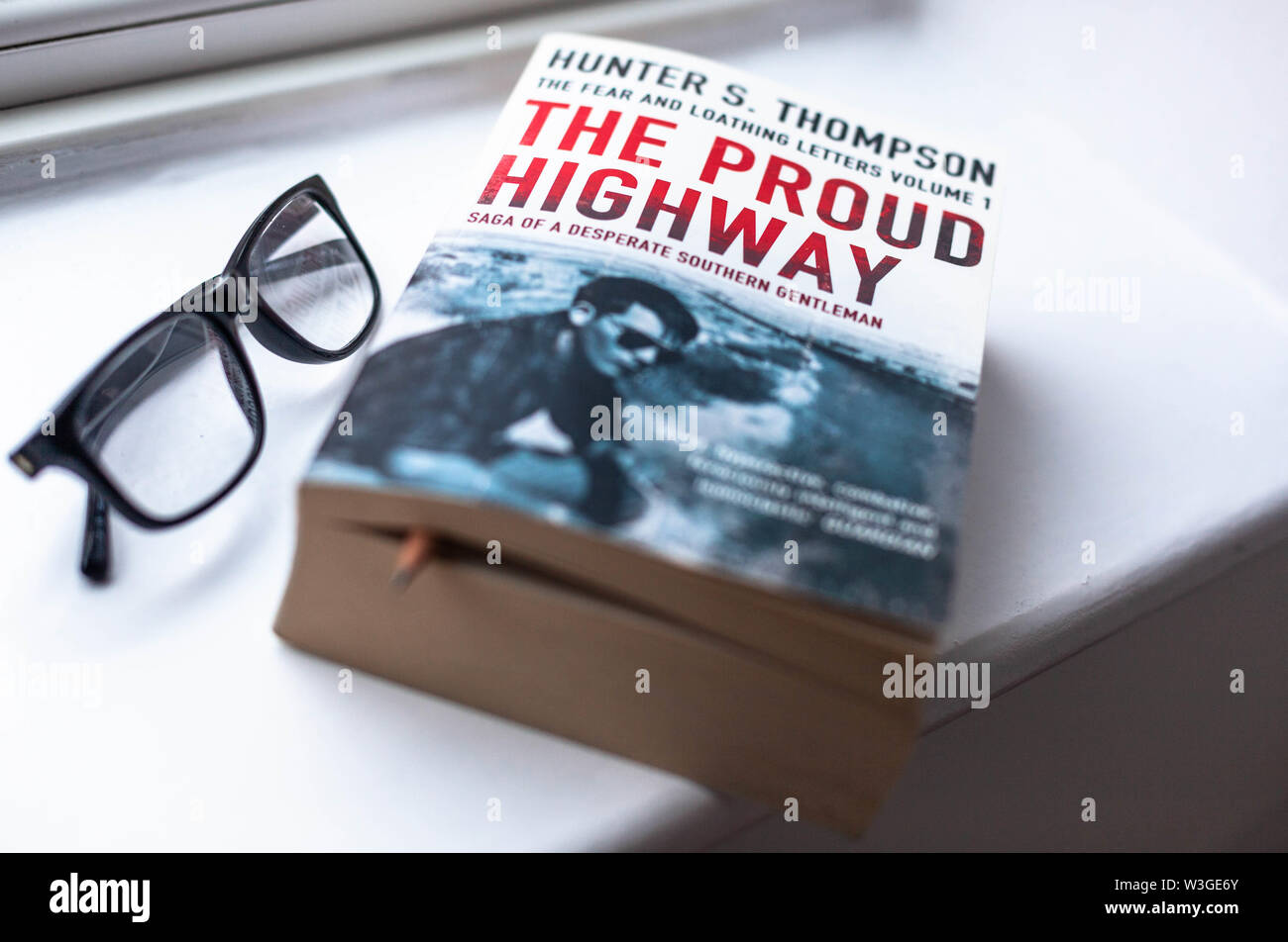 Eine Taschenbuchausgabe der Stolzen Highway. Stockfoto