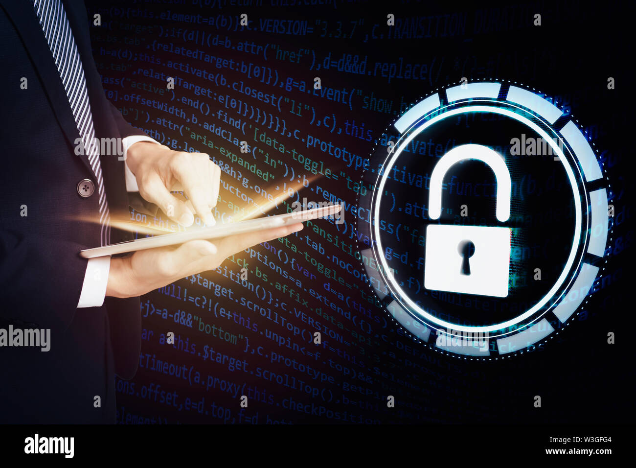 Geschäftsmann mit Tablet Computer und Cyber Security Konzept Stockfoto