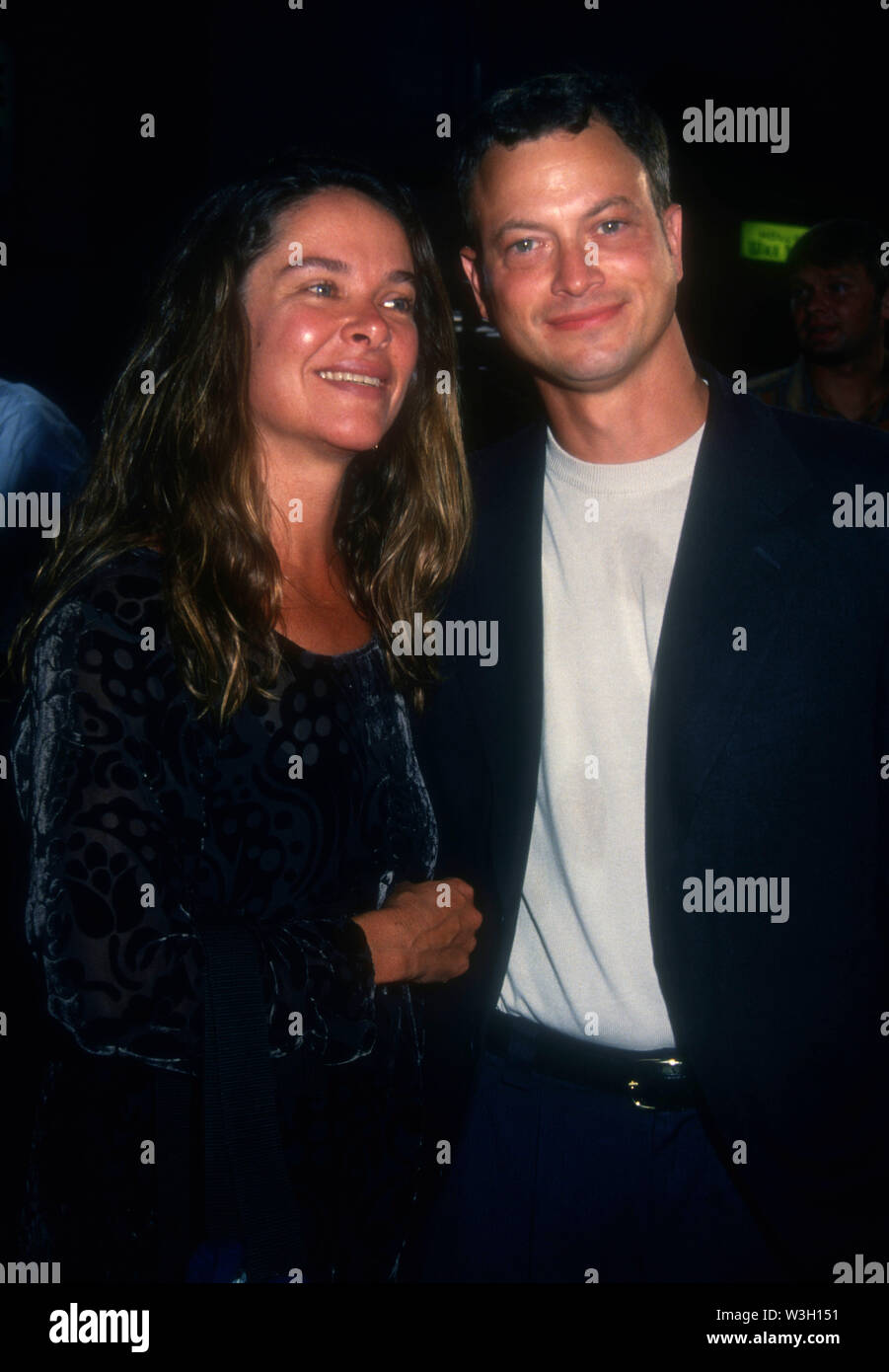 Hollywood, Kalifornien, USA, 25. September 1994 Schauspieler Gary Sinise und Frau Moira Harris an Universal Pictures'' Die River Wild" Premiere am 25. September 1994 Bei Mann's Chinese Theater in Hollywood, Kalifornien, USA. Foto von Barry King/Alamy Stock Foto Stockfoto